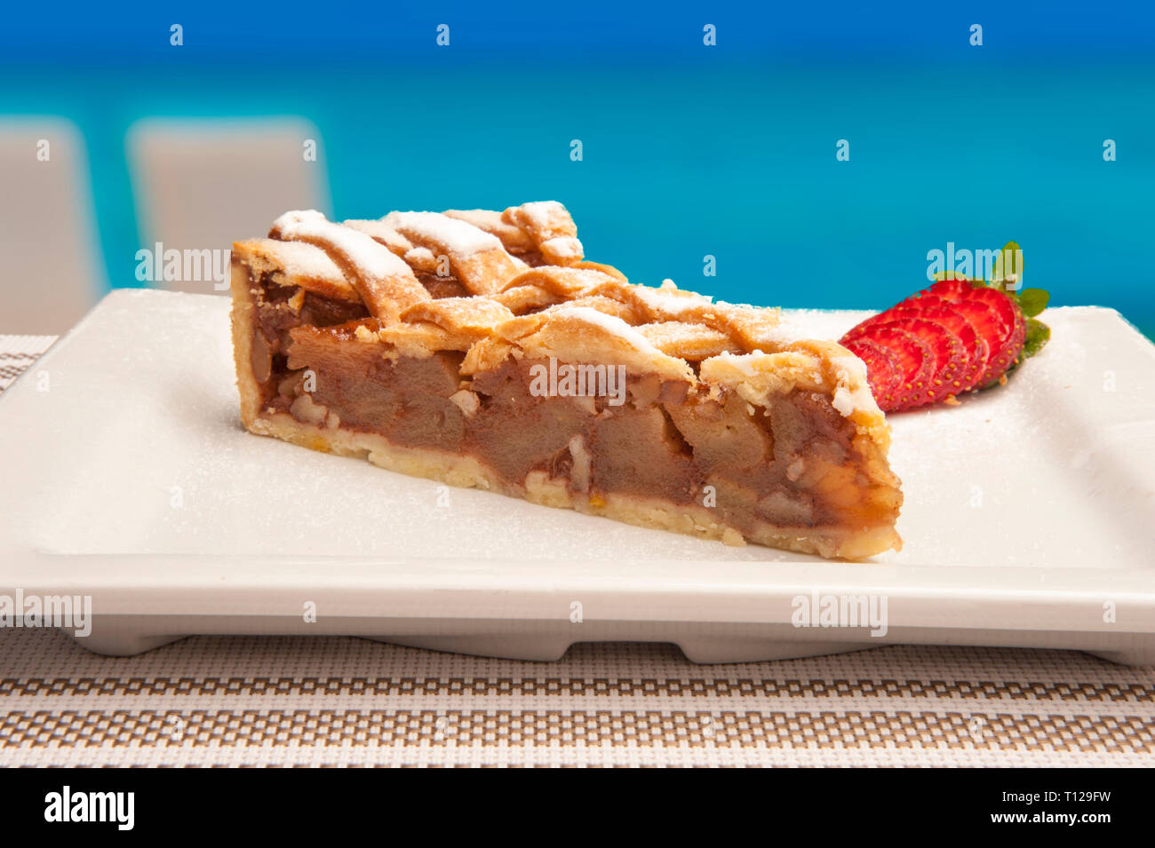 Güzel bir ortamda odaya hazırlanan espresso muhteşem ile Peynirli kek. Dolci di ricotta con bellissime expresso preparato per la camera in un bellissimo contesto Foto Stock