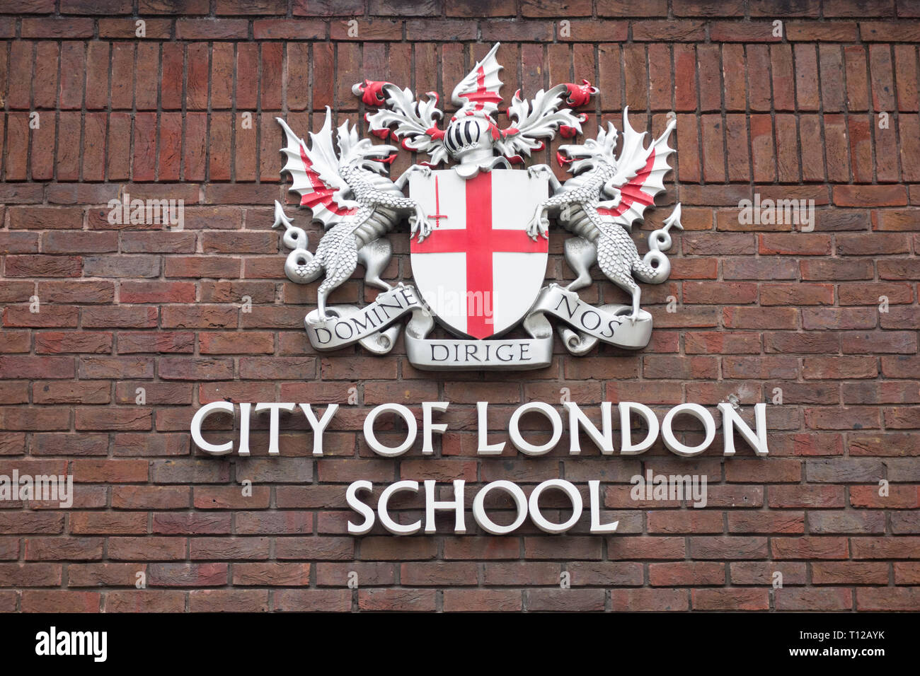 Digital Signage al di fuori della città di Londra Scuola, Queen Victoria Street, London EC4, Regno Unito Foto Stock