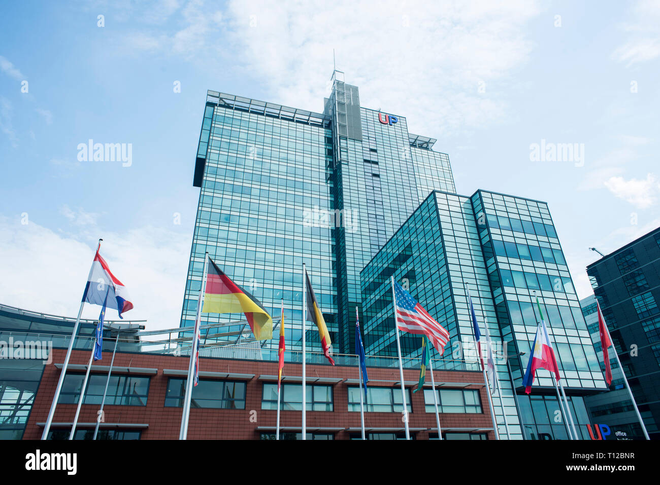 Foto dell'esterno dell'Ufficio di vetro moderno edificio aziendale in Olanda, Amsterdam, Paesi Bassi. Foto Stock