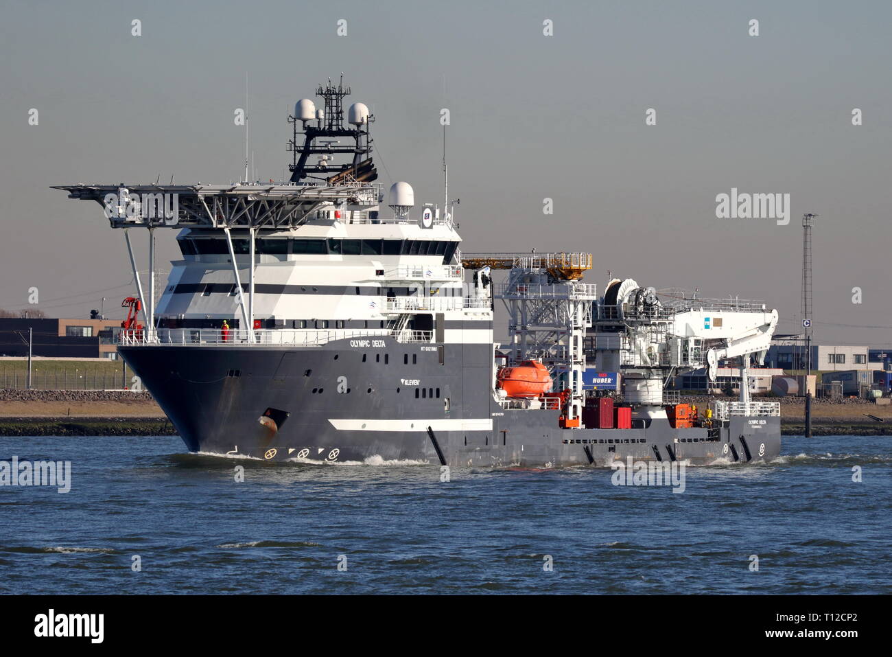 L'alimentazione offshore Nave Olympic Delta è di lasciare il porto di Rotterdam il 15 febbraio 2019. Foto Stock
