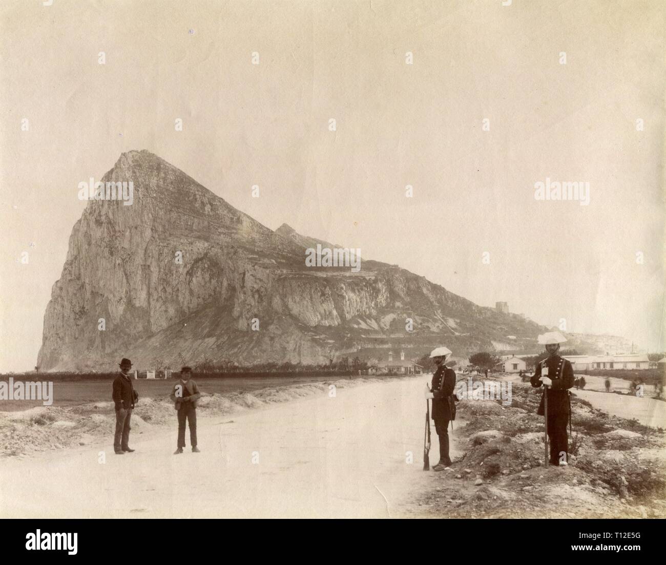 Gibilterra. El Peñón guardias y en la playa con hombres. Foto Stock