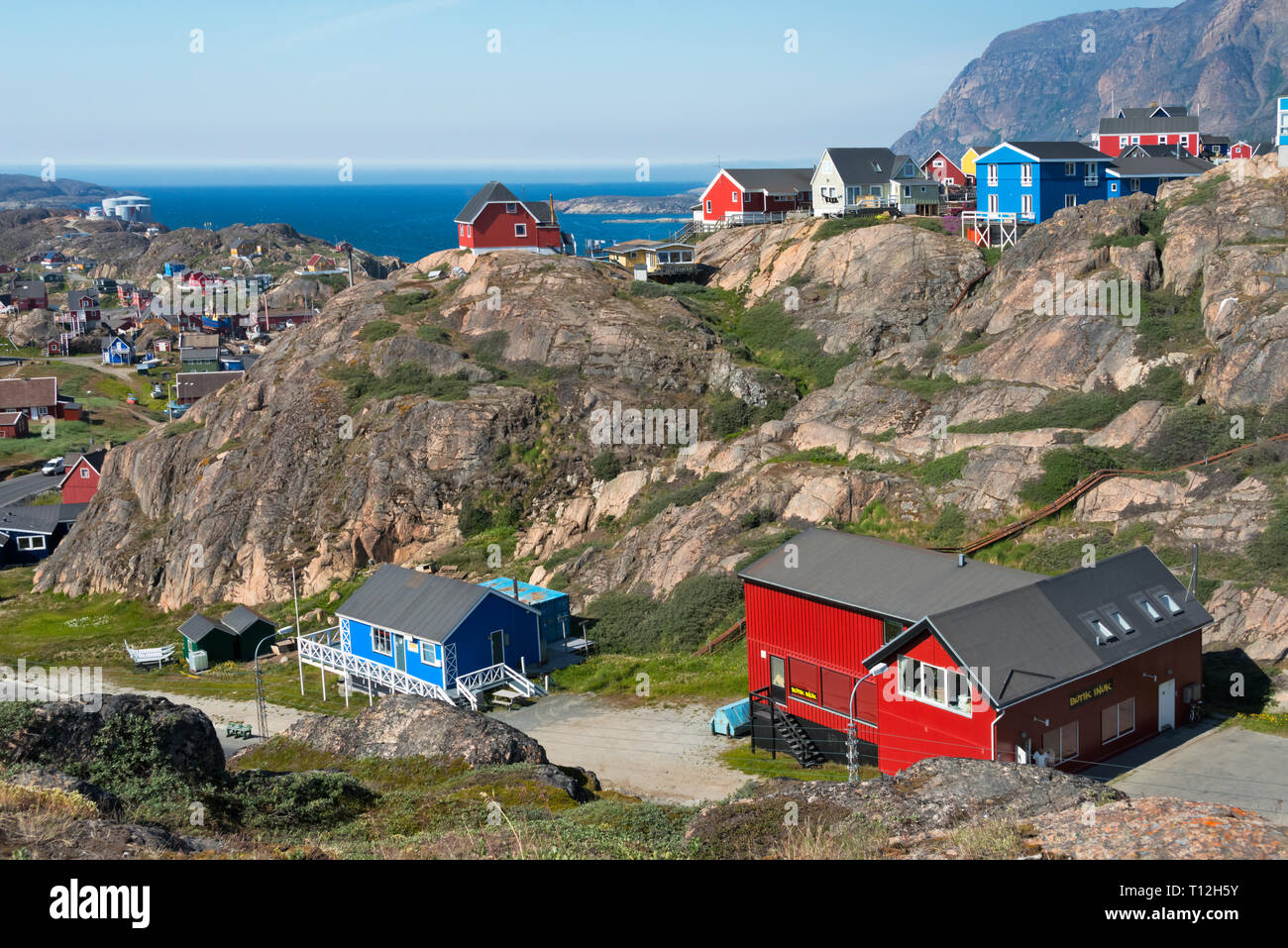Dipinto luminosamente case, Sisimiut, Groenlandia Foto Stock
