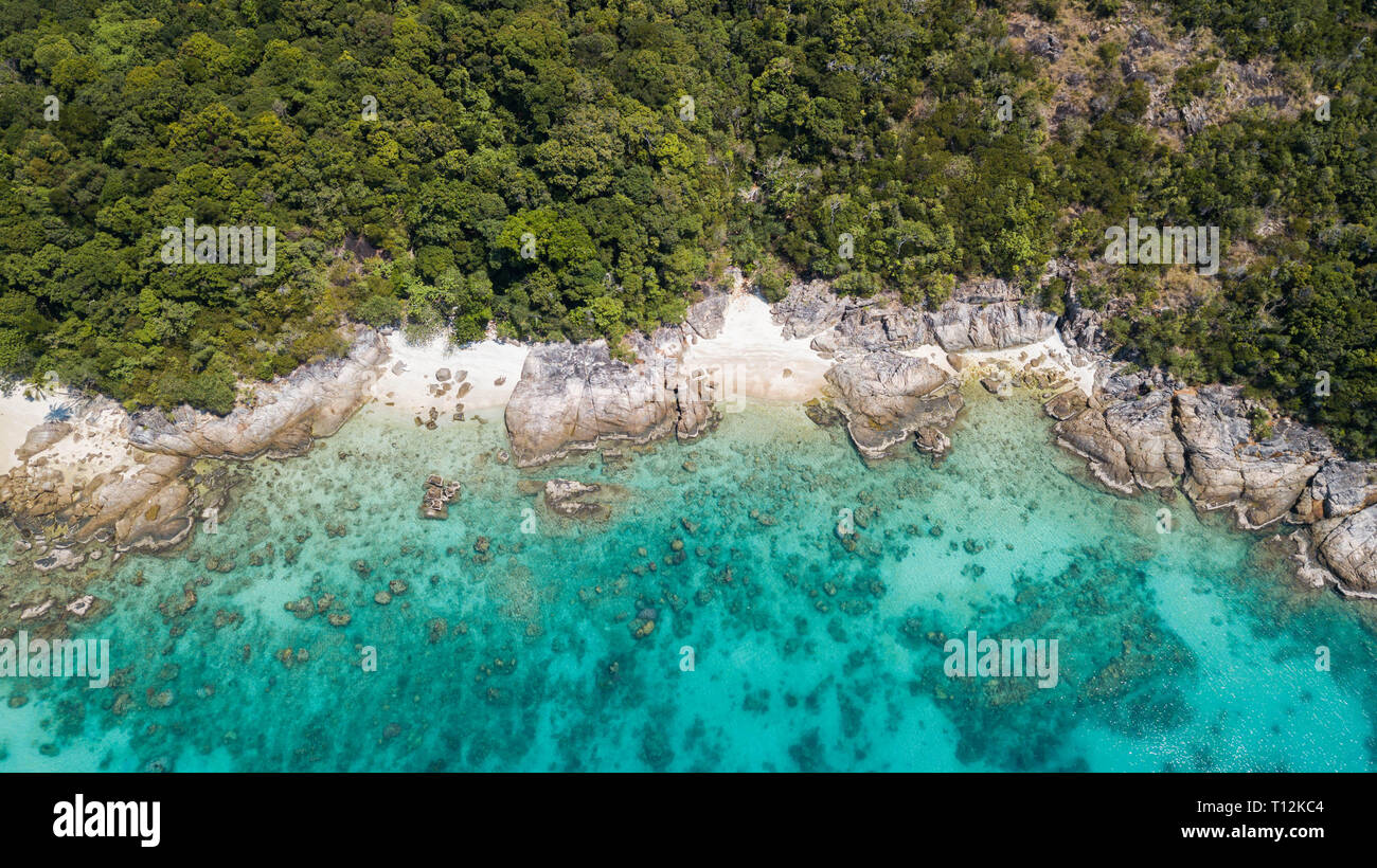 Antenna bellissimo paesaggio tropicale di Perhentian Kecil isola con spiaggia sabbiosa con acqua cristallina, Malaysia Foto Stock