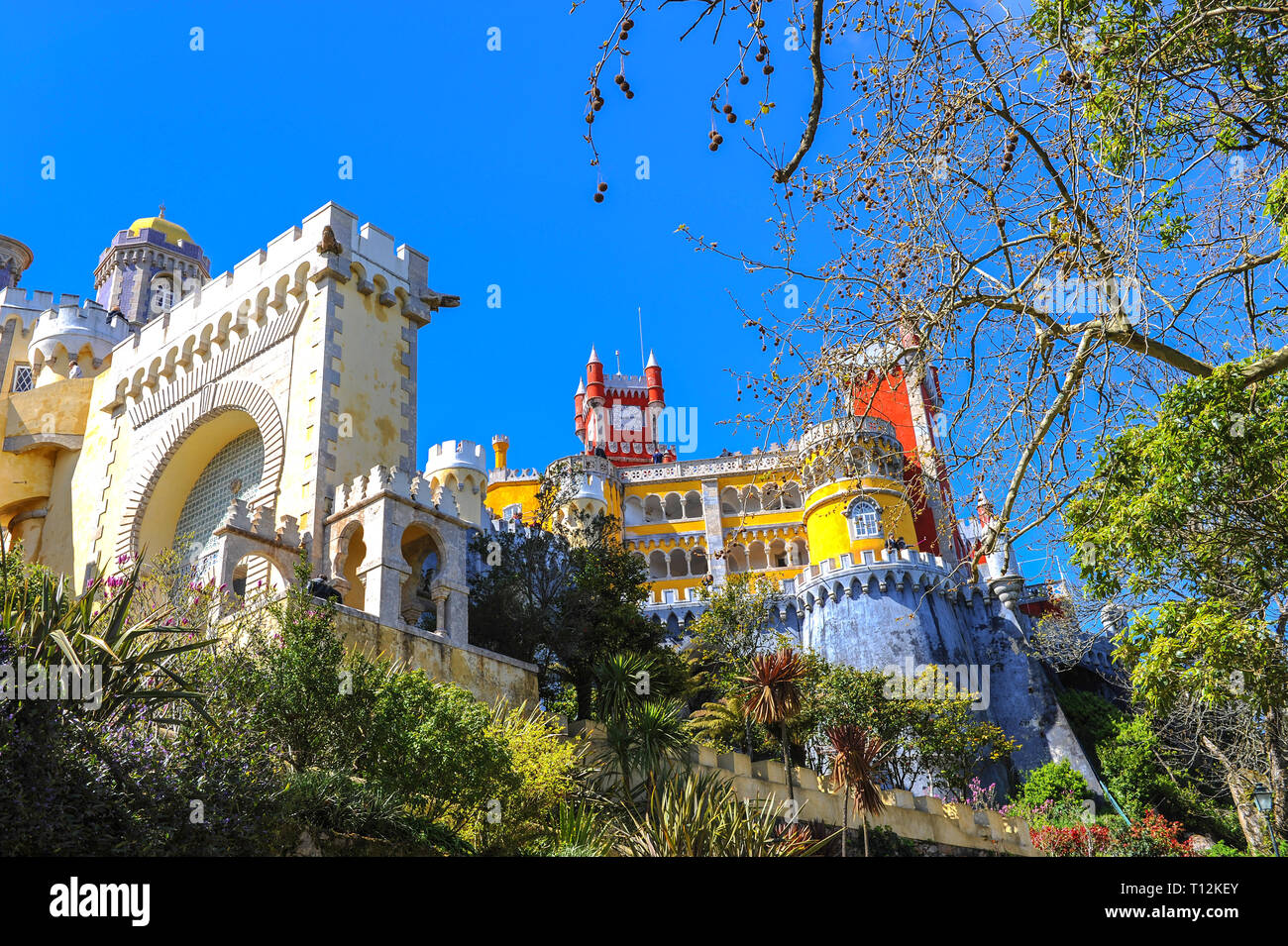 Vista sul Palazzo Pena. Sintra, Portogallo Foto Stock