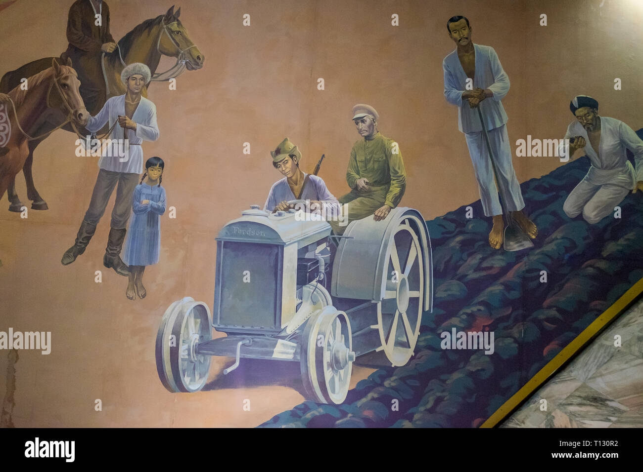 La pittura di persone la semina delle colture in stato History Museum a Bishkek, Kirghizistan. Foto Stock