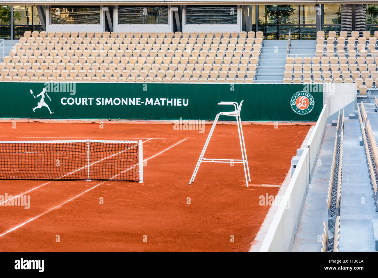 Il Simonne Mathieu campo da tennis in terra battuta è la più recente di allo stadio Roland Garros di Parigi, dove l'aperto francese avviene. Foto Stock