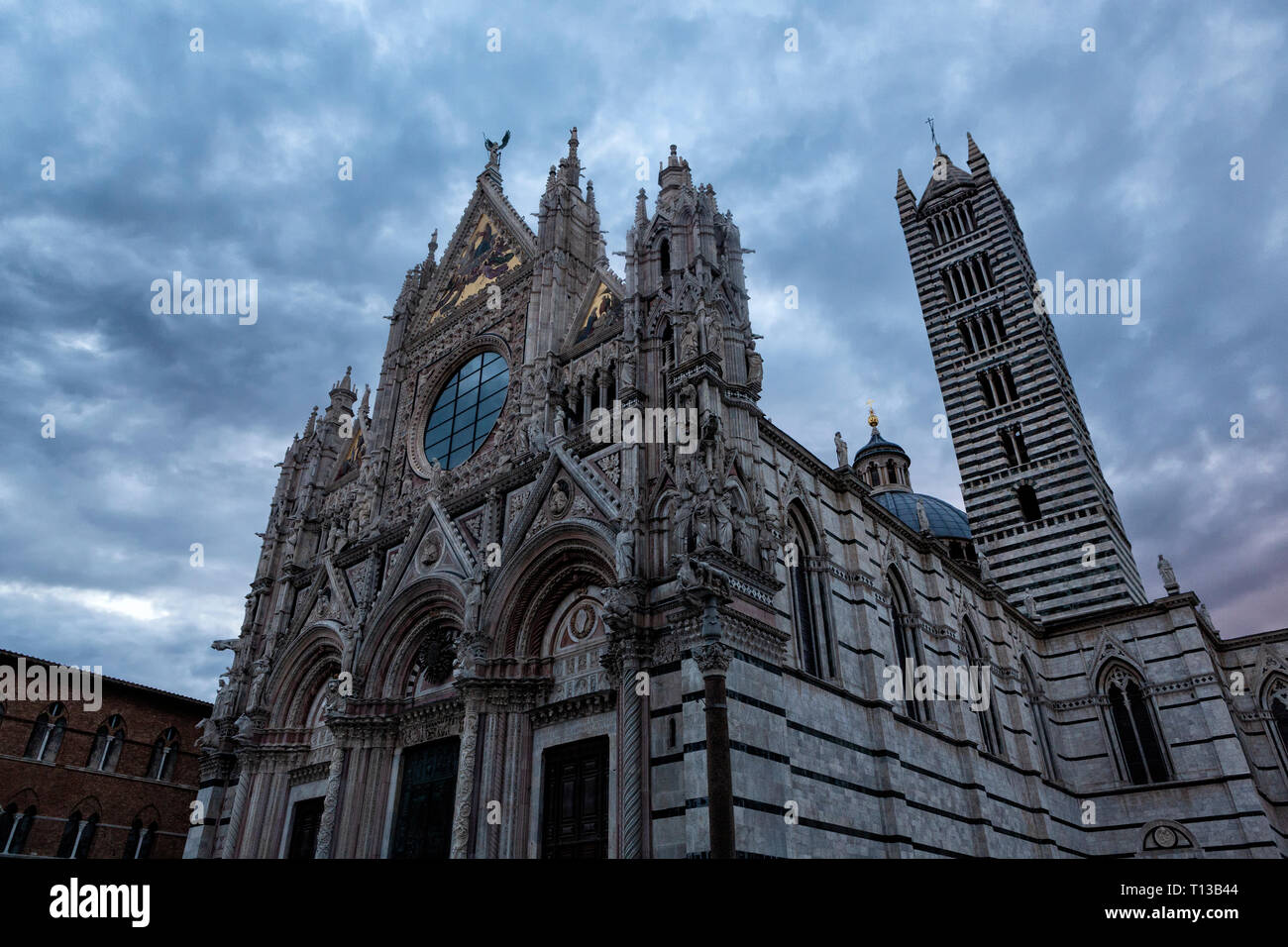 Il XII secolo cattedrale di Siena, Duomo, capolavoro del romanico-gotica italiana di architettura, Siena, Toscana, Italia. Foto Stock