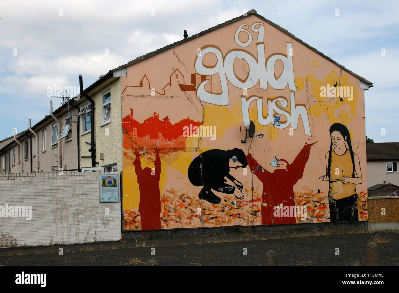 Wandbild/ murale, das an den historische Ereignisse erinnert, im protestantischen Teil Belfasts, in der Naehe der Shankill Road, Belfast, Nordirland ( Foto Stock
