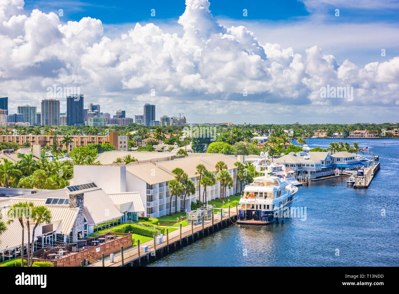 Fort Lauderdale, Florida, Stati Uniti d'America skyline sul fiume nel pomeriggio. Foto Stock