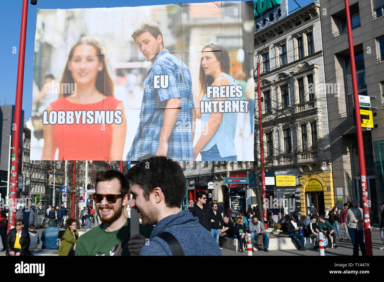 Vienna, Austria. 23.März.2019. Ue continua Giornata di protesta contro la prevista riforma del copyright e caricare filtro: Dimostrazione 'Salva il vostro Internet'. Credito: Franz Perc / Alamy Live News Foto Stock