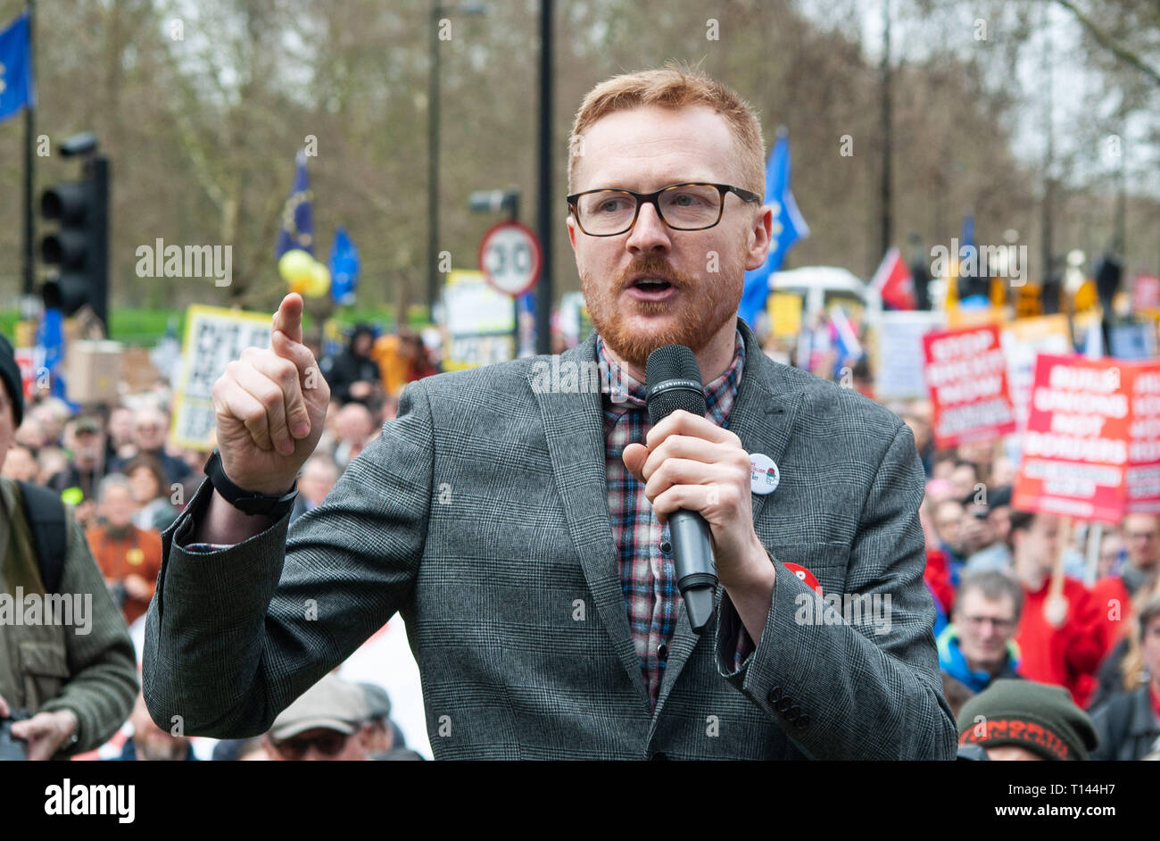 Londra, Regno Unito. 23 marzo, 2019.appassionato gli indirizzi degli altoparlanti della folla di manifestanti Credito: Oliver Monaco/Alamy Live News Foto Stock