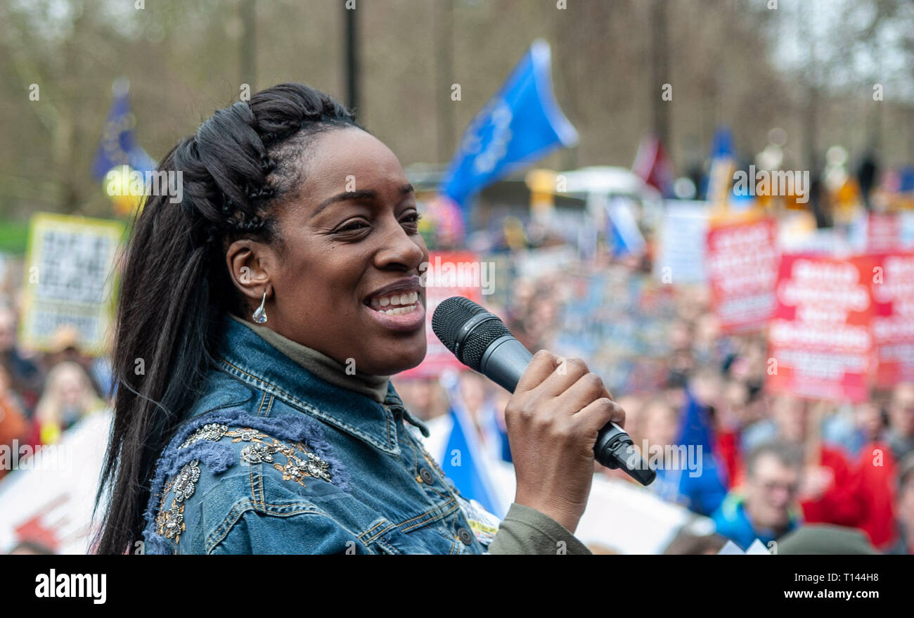 Londra, Regno Unito. 23 marzo, 2019.appassionato gli indirizzi degli altoparlanti della folla di manifestanti Credito: Oliver Monaco/Alamy Live News Foto Stock