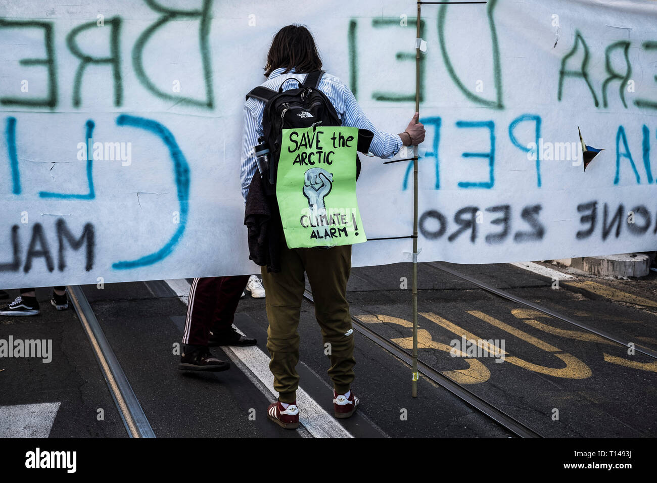Roma, Italia. 23 marzo, 2019. Migliaia di persone ha tenuto una manifestazione per chiedere di fermare il riscaldamento globale e per il cambiamento climatico e contro la TAV (Torino - Lione ad alta velocità ferroviaria), il rubinetto (Trans Adriatic Pipeline) e contro il MOU stazione di terra in Sicilia. Credito: Giuseppe Ciccia/Alamy Live News Foto Stock
