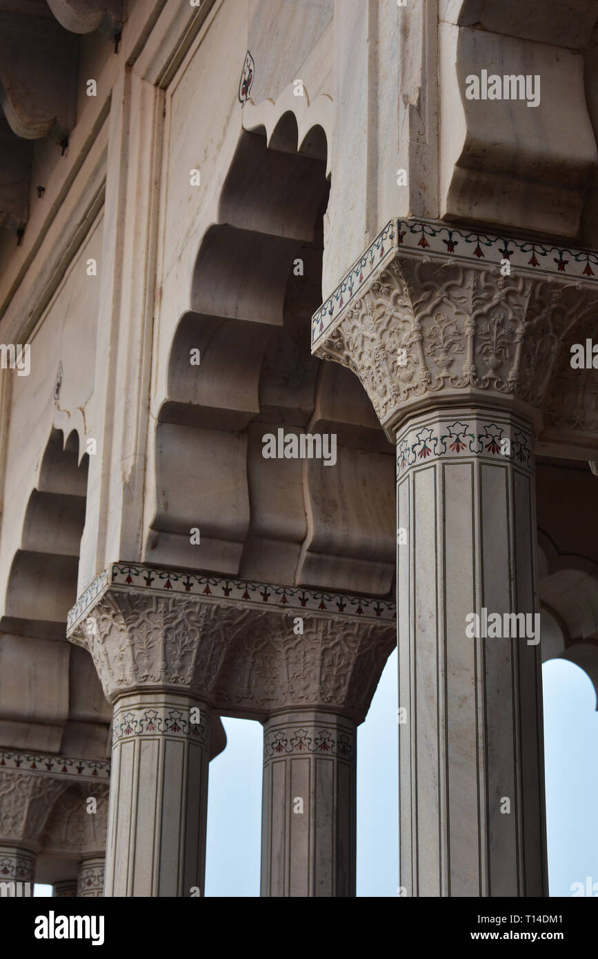 Architectural intricati dettagli in marmo della stupefacente Khas Mahal all'interno di Agra Fort Agra, India, Asia. Foto Stock