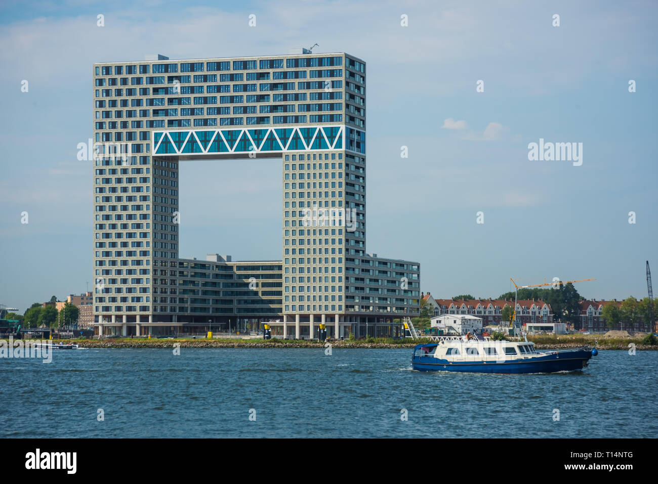 Der Pontsteiger ist ein aufsehenerregendes Gebäude in Houthaven, dem aufstrebenden Amsterdamer Stadtteil am Wasser. Architekten: Van Rossum Raadgevend Foto Stock