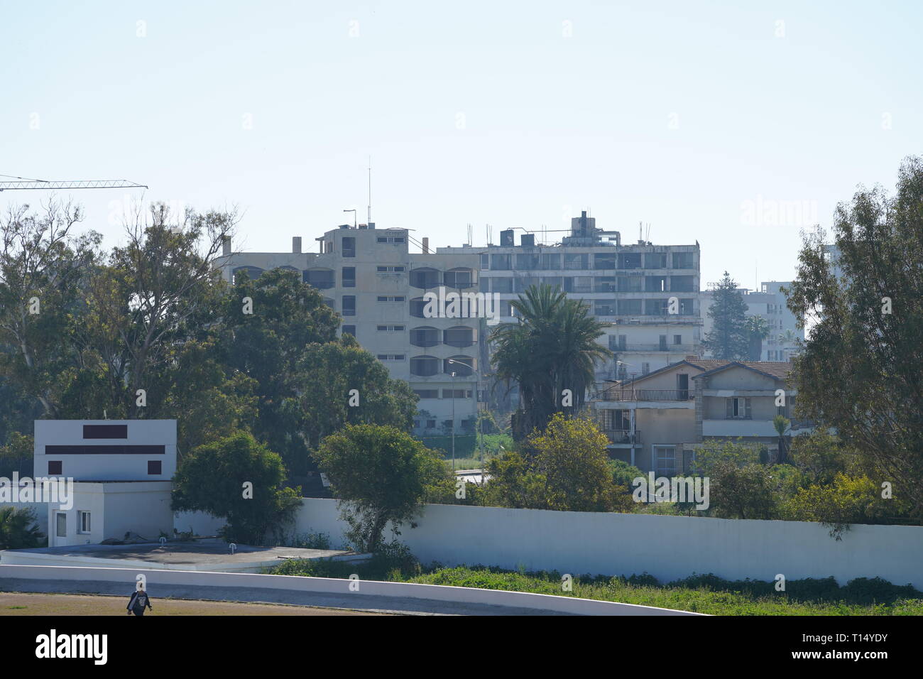 Famagusta (Varosha) è un abbandono della città cipriota di Famagosta. Prima del 1974 invasione turca di Cipro, fu la moderna area turistica della città. Foto Stock