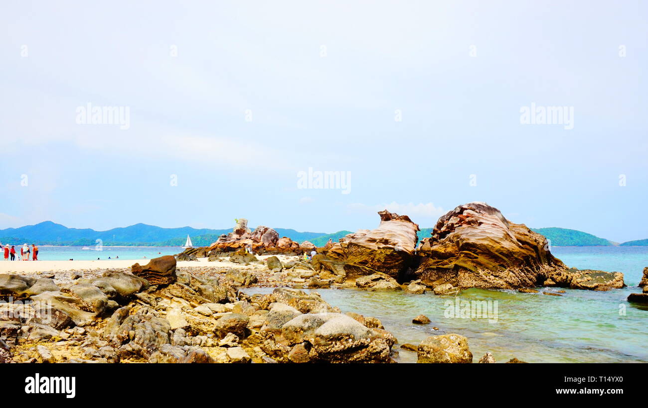 Maya Bay in Ko Phi Phi Le Isola, Provincia di Krabi della Thailandia. Il Sud Est asiatico Foto Stock