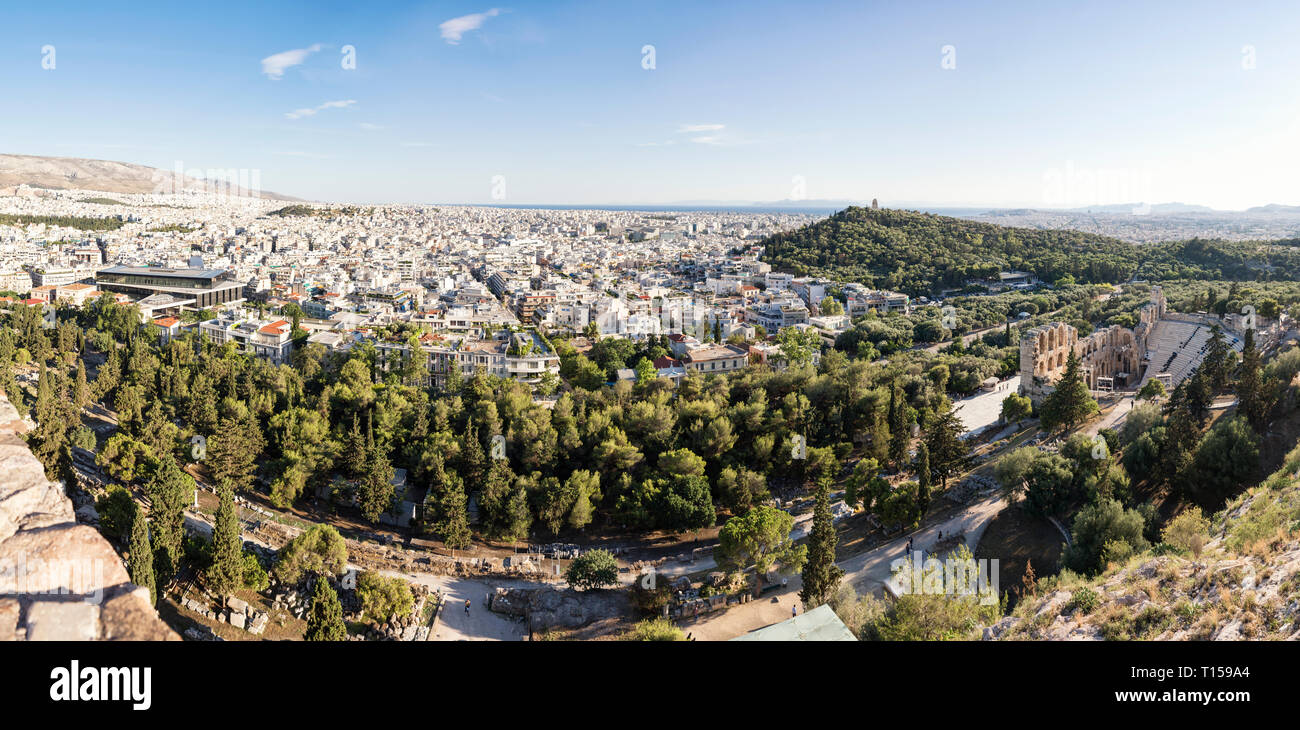 La Grecia, Atene, panorama, vista su Odeon, teatro di Herodes Atticus, monumento Philopappos Foto Stock