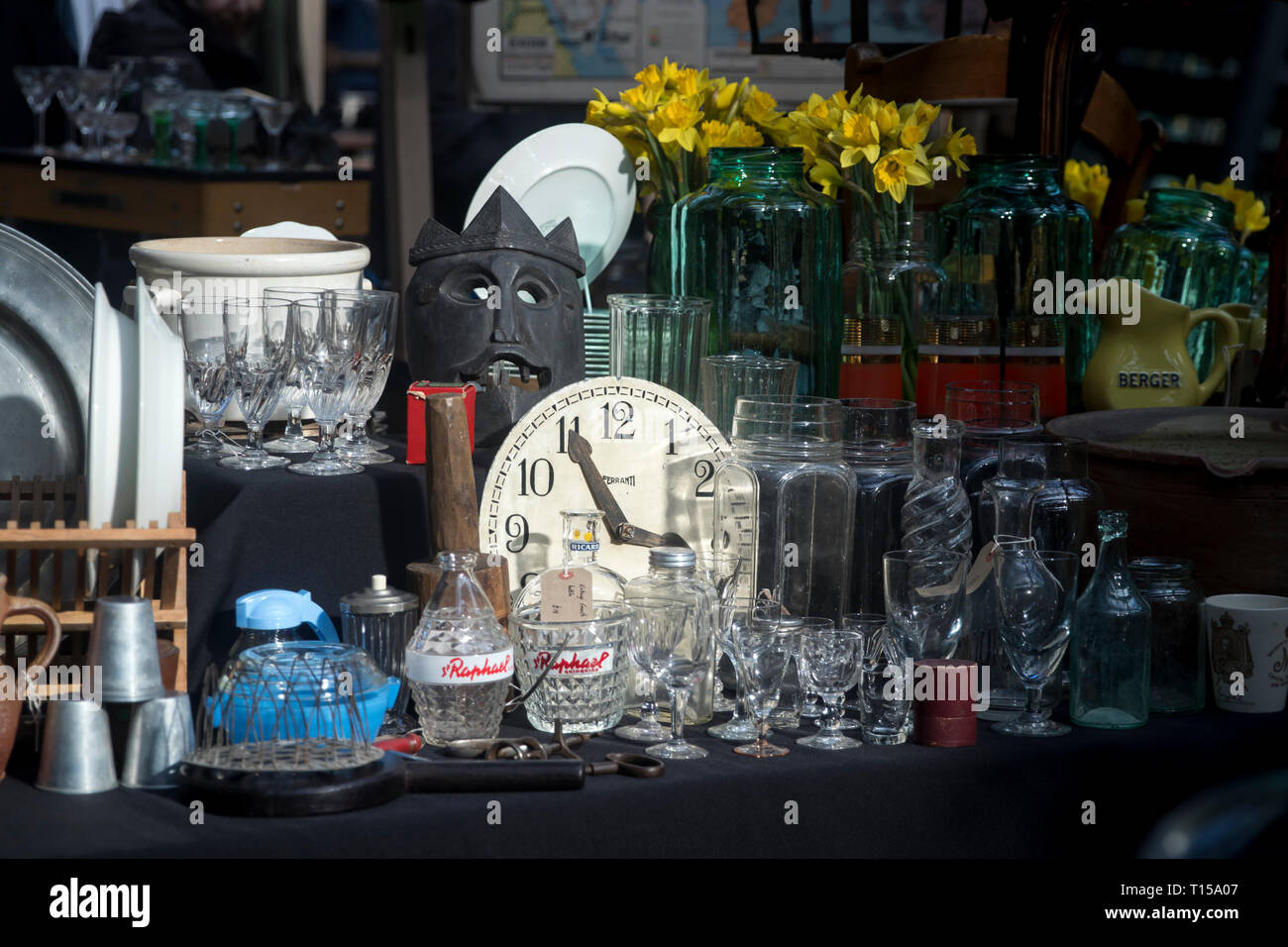 Londra, UK-marzo 17, 2019: gli acquirenti a Spitalfields Antic Mercato Mercato è quarta attrazione più popolare in città che attrae oltre centomila persone ogni Foto Stock