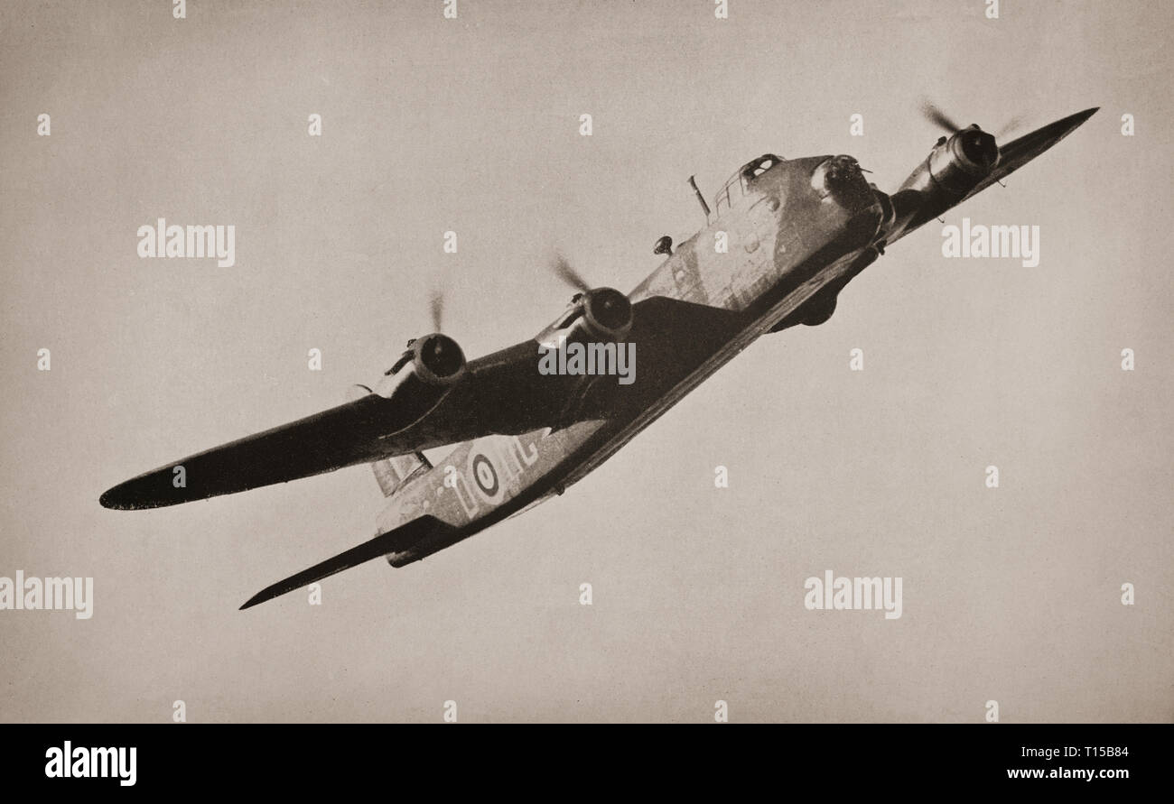 Il corto Stirling era il primo di quattro bimotore bombardiere pesante per essere introdotto in servizio con la Royal Air Force durante la Seconda Guerra Mondiale. Lo squadrone è entrato in funzione all'inizio del 1941 e fu praisedfor la sua capacità di out-girare nemico combattenti per la notte e le sue favorevoli caratteristiche di manipolazione, anche se il massimale di altitudine è stato spesso oggetto di critiche. Lo Stirling è stato relegato in seconda linea dei dazi a partire dalla fine del 1943, grazie alla crescente disponibilità di più in grado Handley Page Halifax e Avro Lancaster, che ha assunto il bombardamento strategico della Germania. Foto Stock
