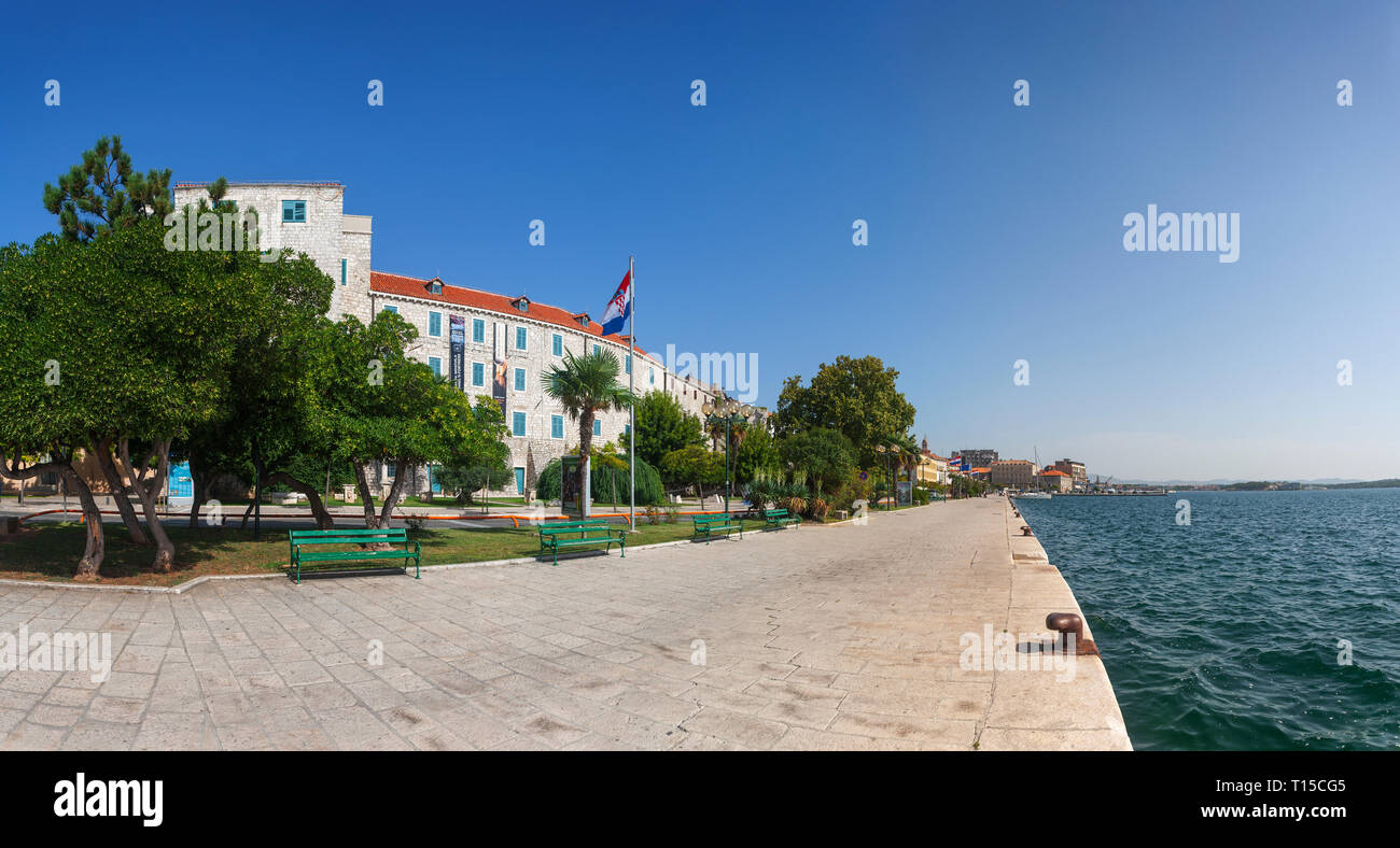 Croazia, Dalmazia, Sibenik, Promenade e Adria, museo municipale Foto Stock