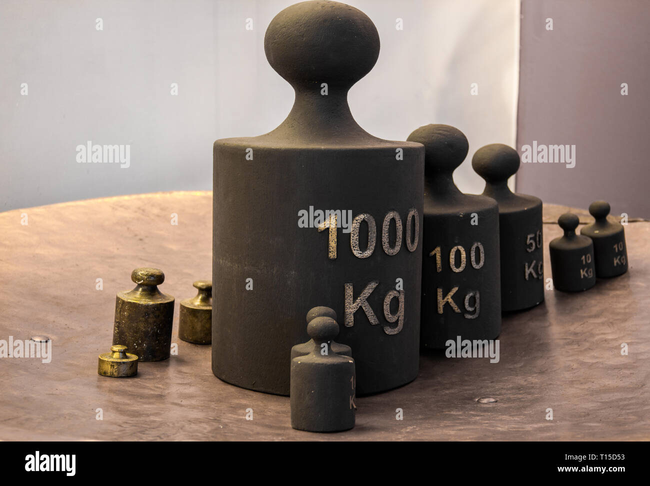 Ferro vecchio peso delle unità di misura, il chilogrammo Foto stock - Alamy