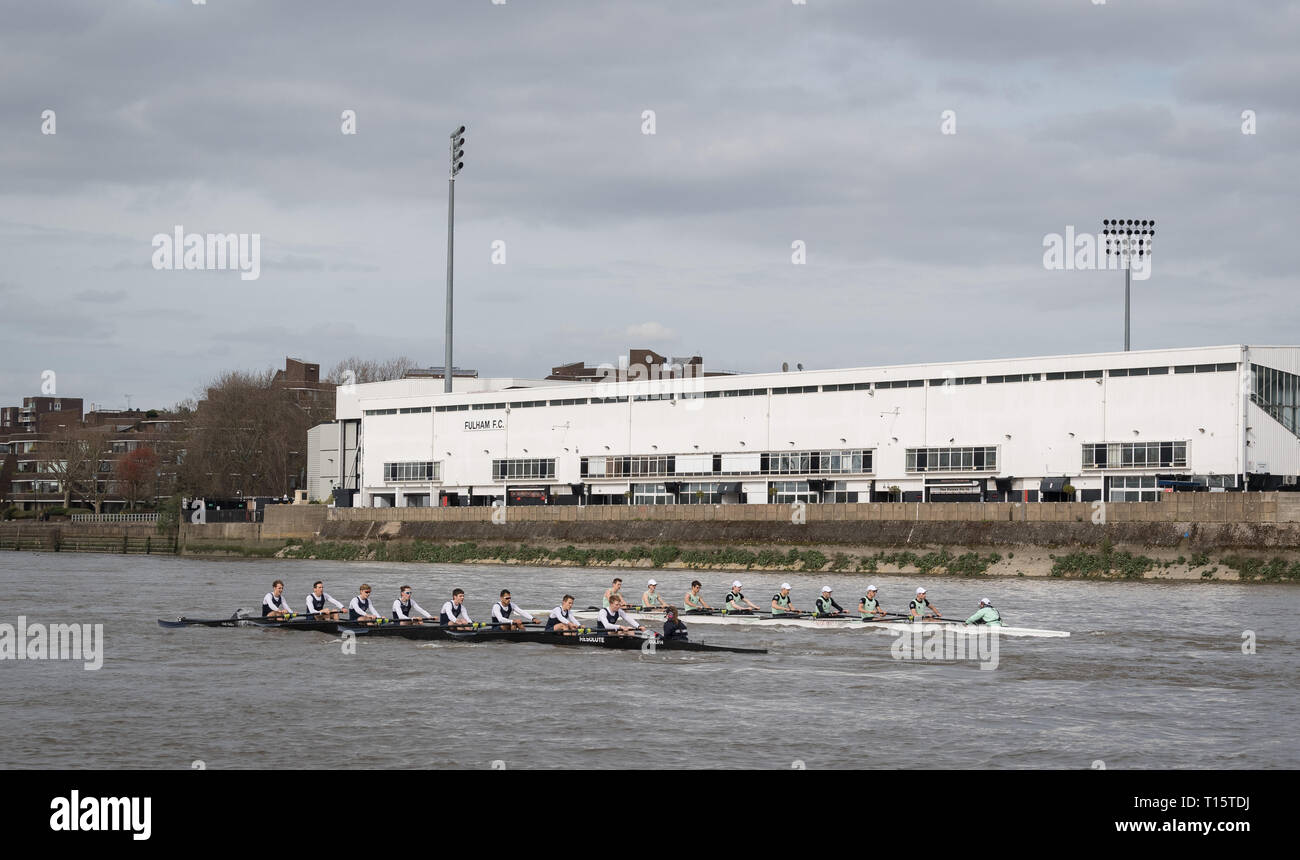 Londra, Regno Unito. 23 mar 2019. Oxford University leggero club di canottaggio (blu scuro) gare Cambridge University leggero club di canottaggio. Credito: Duncan Grove/Alamy Live News Foto Stock