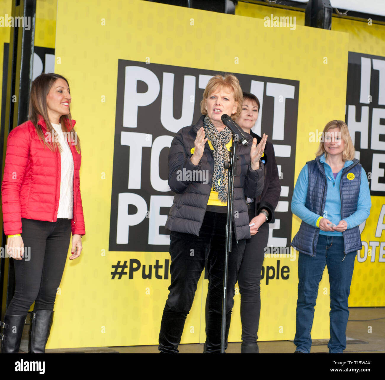 Londra, Regno Unito. 23 Mar, 2019. Anna Soubry TIG MP parlando con il Dr Rosena Allin-Khan manodopera MP, , Caroline Lucas verdi MP, Justine Greening mp conservatore voto popolare Marzo e rally, 'metterlo al popolo." La Piazza del Parlamento di Londra: Credito Prixpics/Alamy Live News Foto Stock