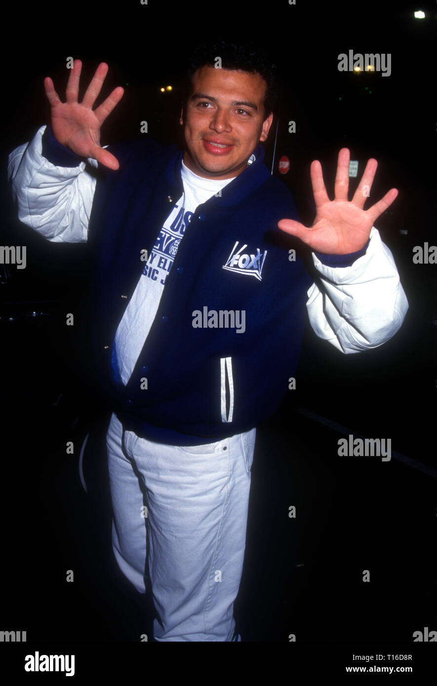 LOS ANGELES, CA - 5 marzo: una valutazione assiste lotta con il pugile Oscar De La Hoya, chi ha vinto WBO super piuma titolo da un RTD 10 contro boxer Jimmi Bredahl su Marzo 5, 1994 at Olympic Auditorium di Los Angeles, California. Foto di Barry re/Alamy Stock Photo Foto Stock