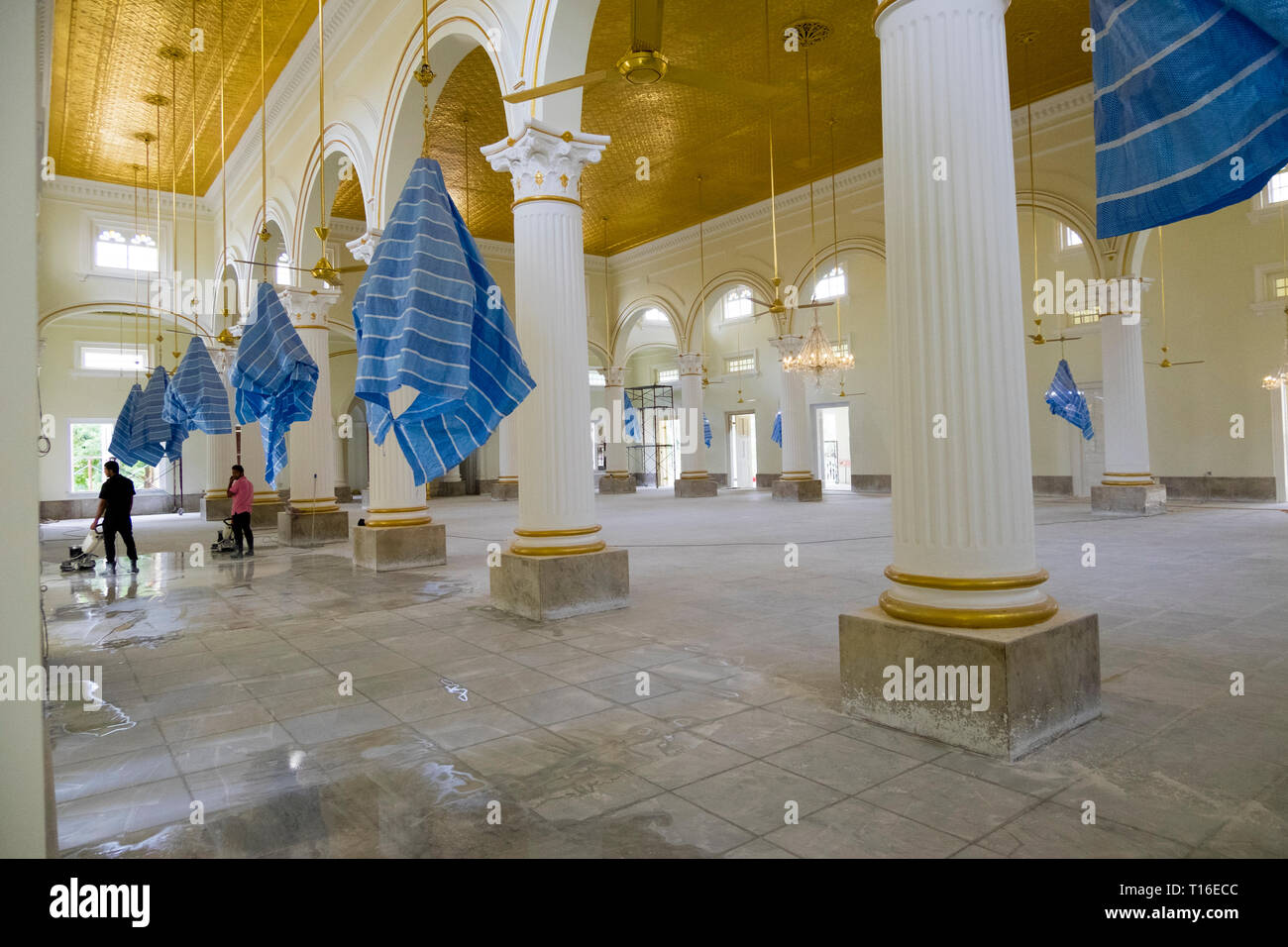 Ristrutturazione di interni in corso al Sultan Abu Bakar moschea a Johor Bahru, Malaysia. Foto Stock