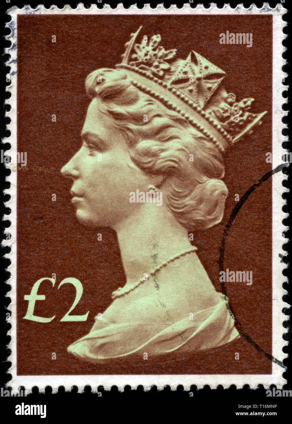 Francobollo da Regno Unito e Irlanda del Nord nel Queen Elizabeth II - decimale Machin - normale serie Perfs pubblicato nel 1977 Foto Stock