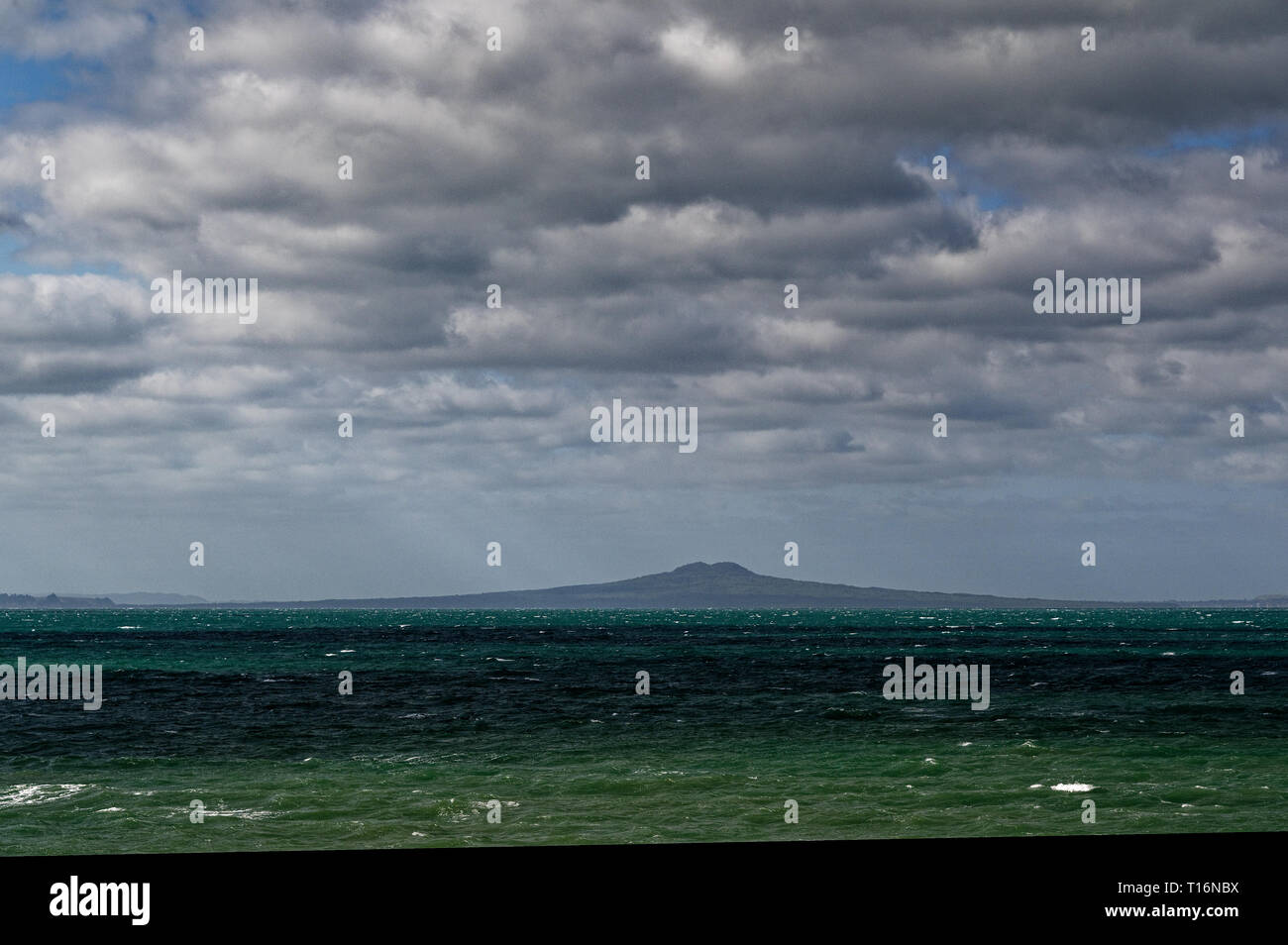 Rangitoto Island, un'isola vulcanica nel Gulf Harbour, vicino a Auckland, Nuova Zelanda Foto Stock