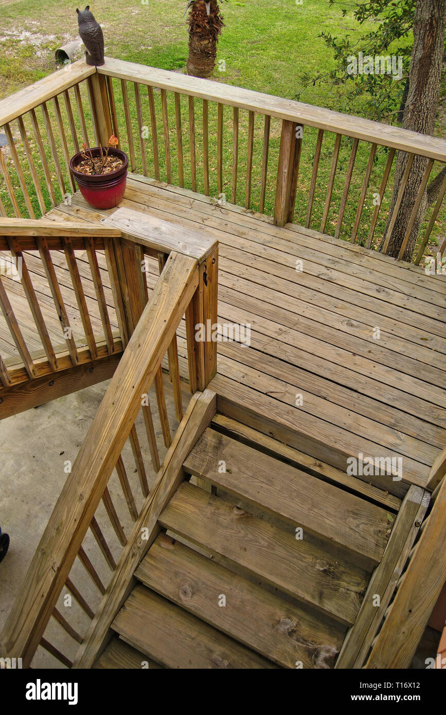 Patio in legno Scale Foto Stock