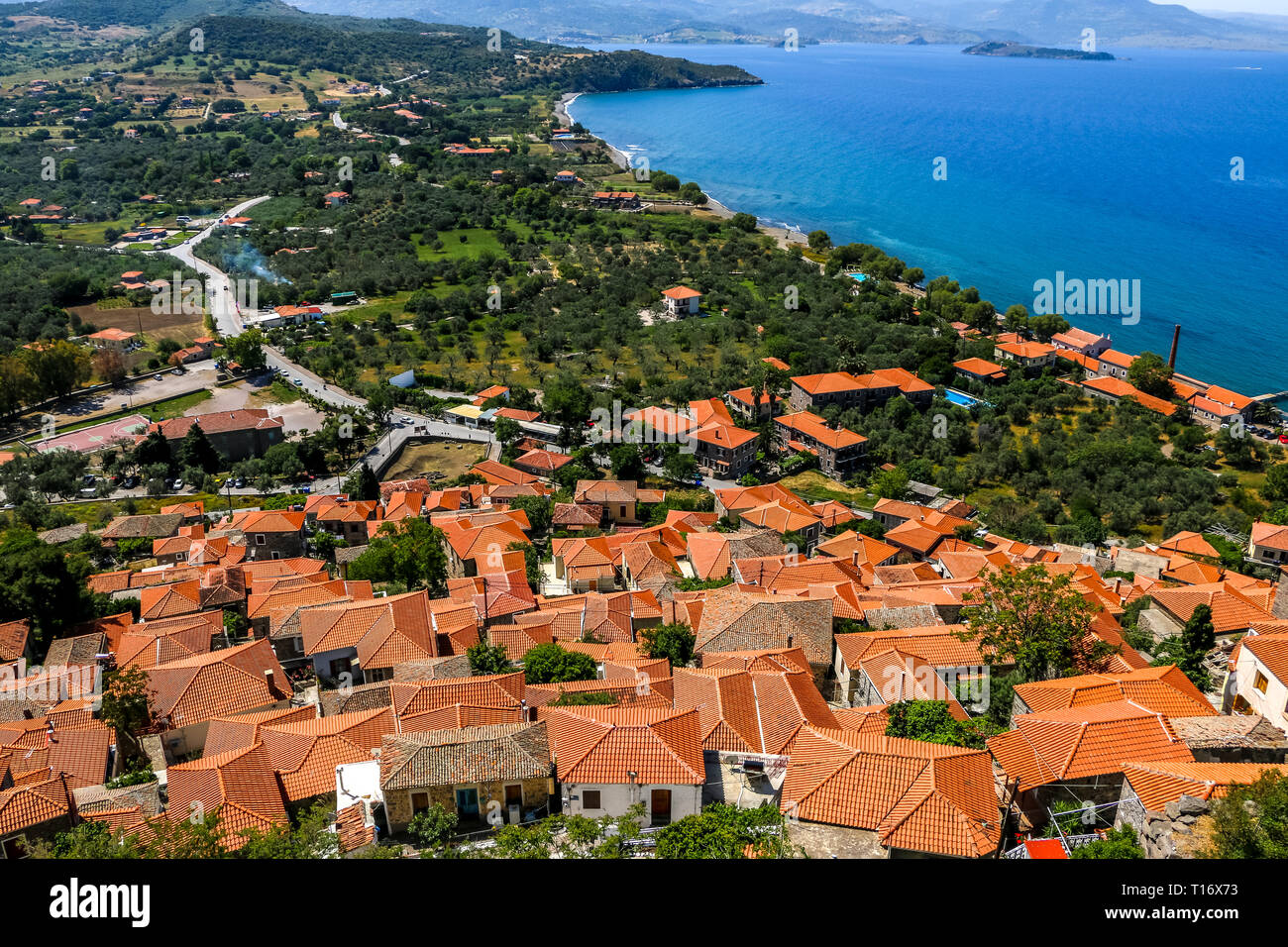 Molyvos, Lesbo Island, Grecia. Vista panoramica dal lato sud delle mura del castello. Foto Stock