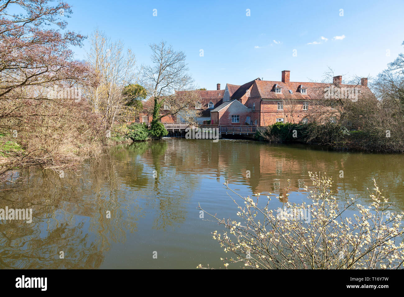 Mulino di Flatford suffolk East Anglia Foto Stock