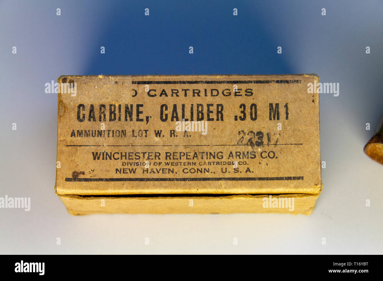 Una scatola di .30 M! I proiettili di fucile/cartucce sul display in Airborne Museum, Sainte-Mère-Eglise, Normandia, Francia. Foto Stock