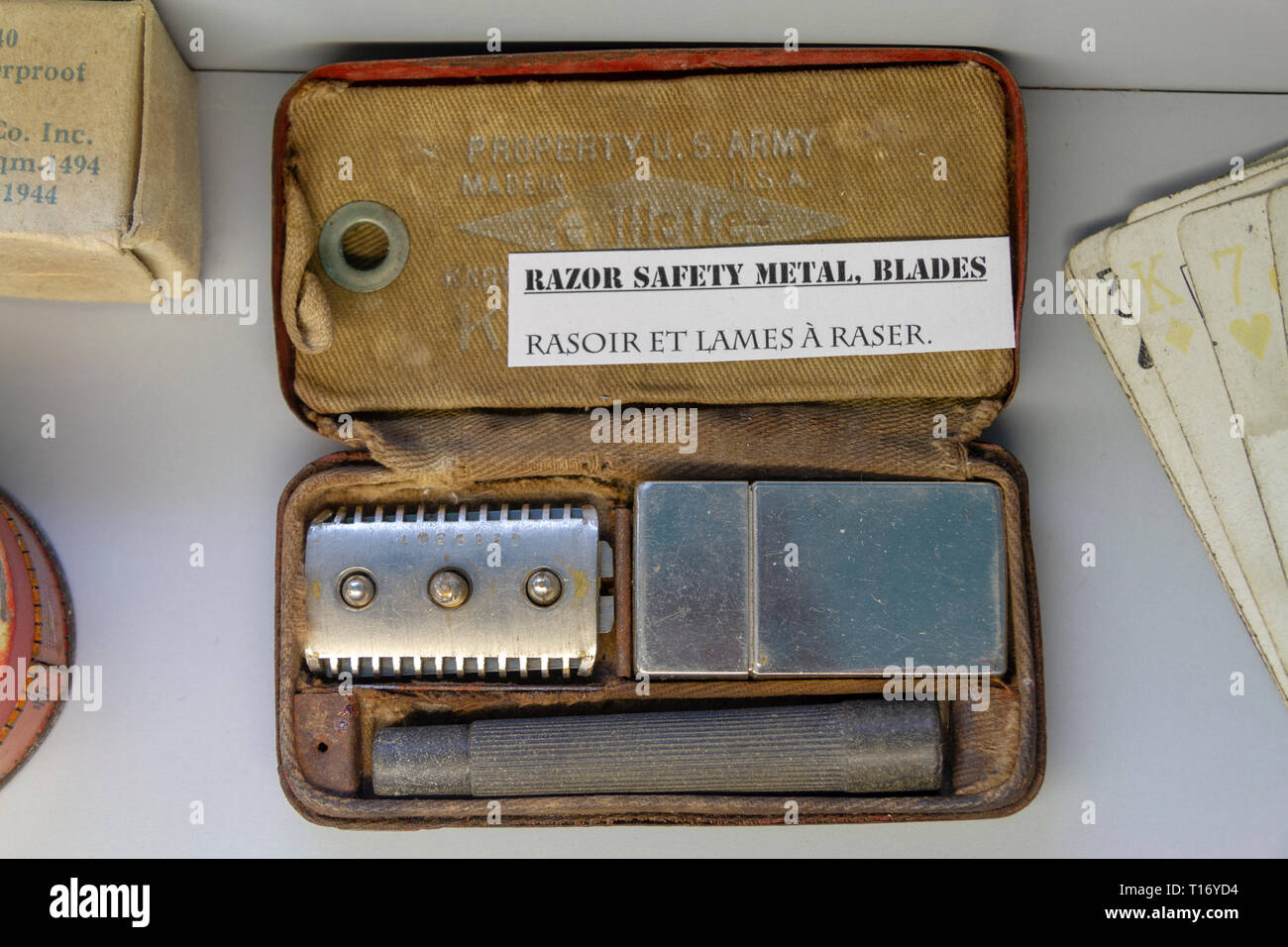 Un US Army razor kit (da Gillette) dalla Seconda Guerra Mondiale in mostra al Museo aerotrasportato, Sainte-Mère-Eglise, Normandia, Francia. Foto Stock