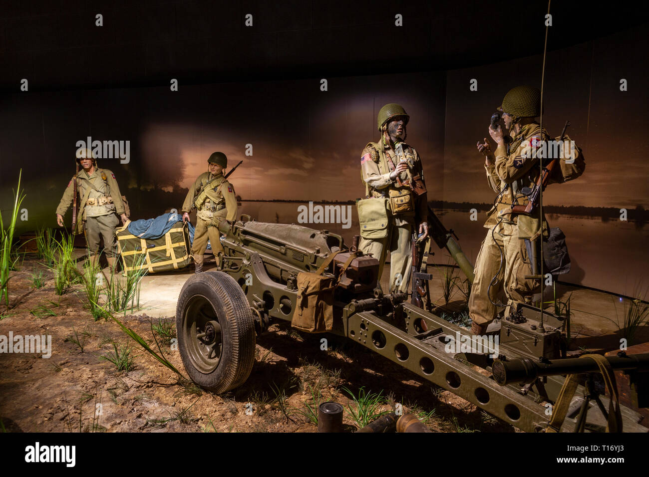 Visualizzazione dei paracadutisti americani all'interno dell'operazione Nettuno edificio, il Museo del Volo, Sainte-Mère-Eglise, Normandia, Francia. Foto Stock