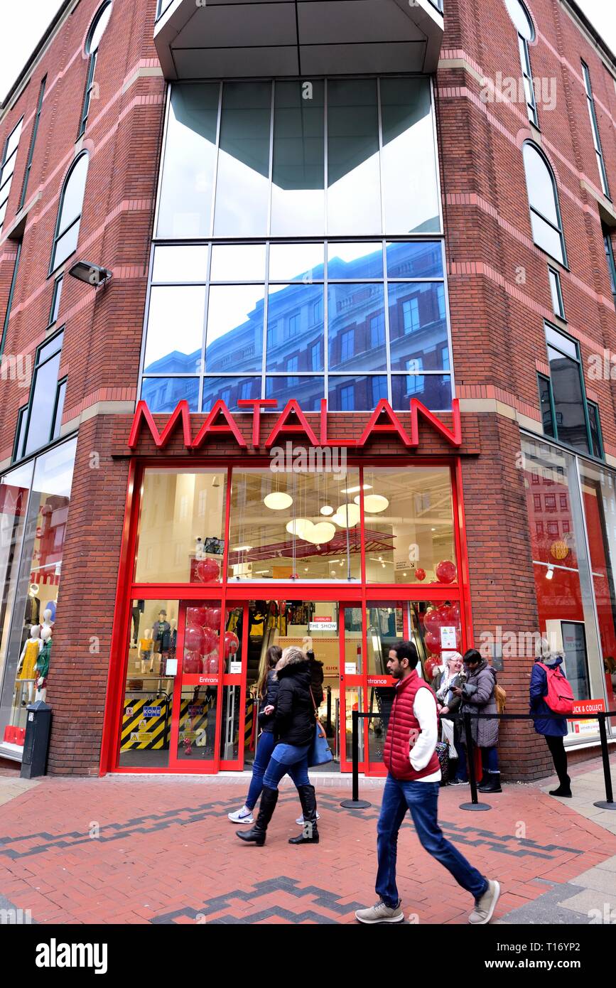 Matalan l'apertura di un nuovo negozio,Core Centro commerciale,l'Headrow,Leeds City Centre,Yorkshire, Inghilterra, Regno Unito Foto Stock