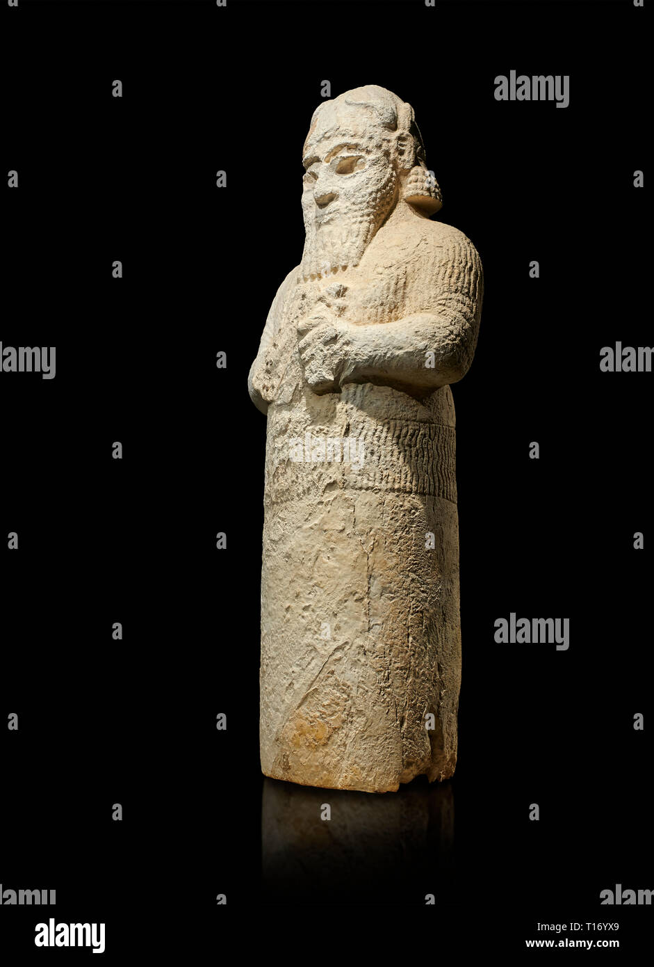 Hittita monumentale statua di probabile Tarhunda, il dio delle tempeste, in piedi su un carro trainato da due tori. Adana il Museo di Archeologia, Turchia. Contro Foto Stock