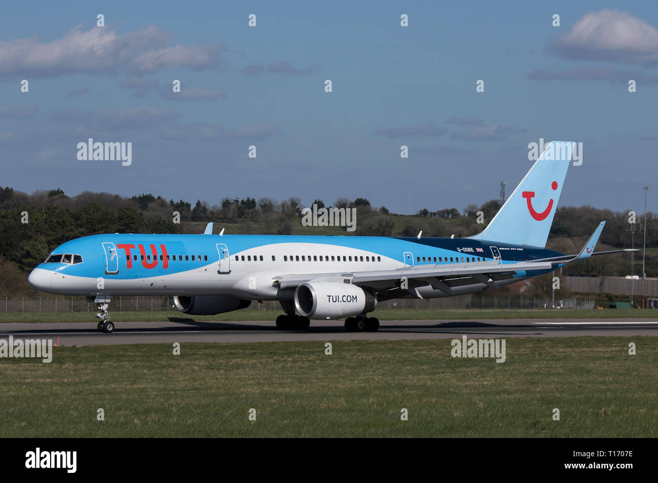 G-OOBE Boeing 757 di TUI Airways arrivando all'aeroporto di Bristol Marzo 2019 Foto Stock