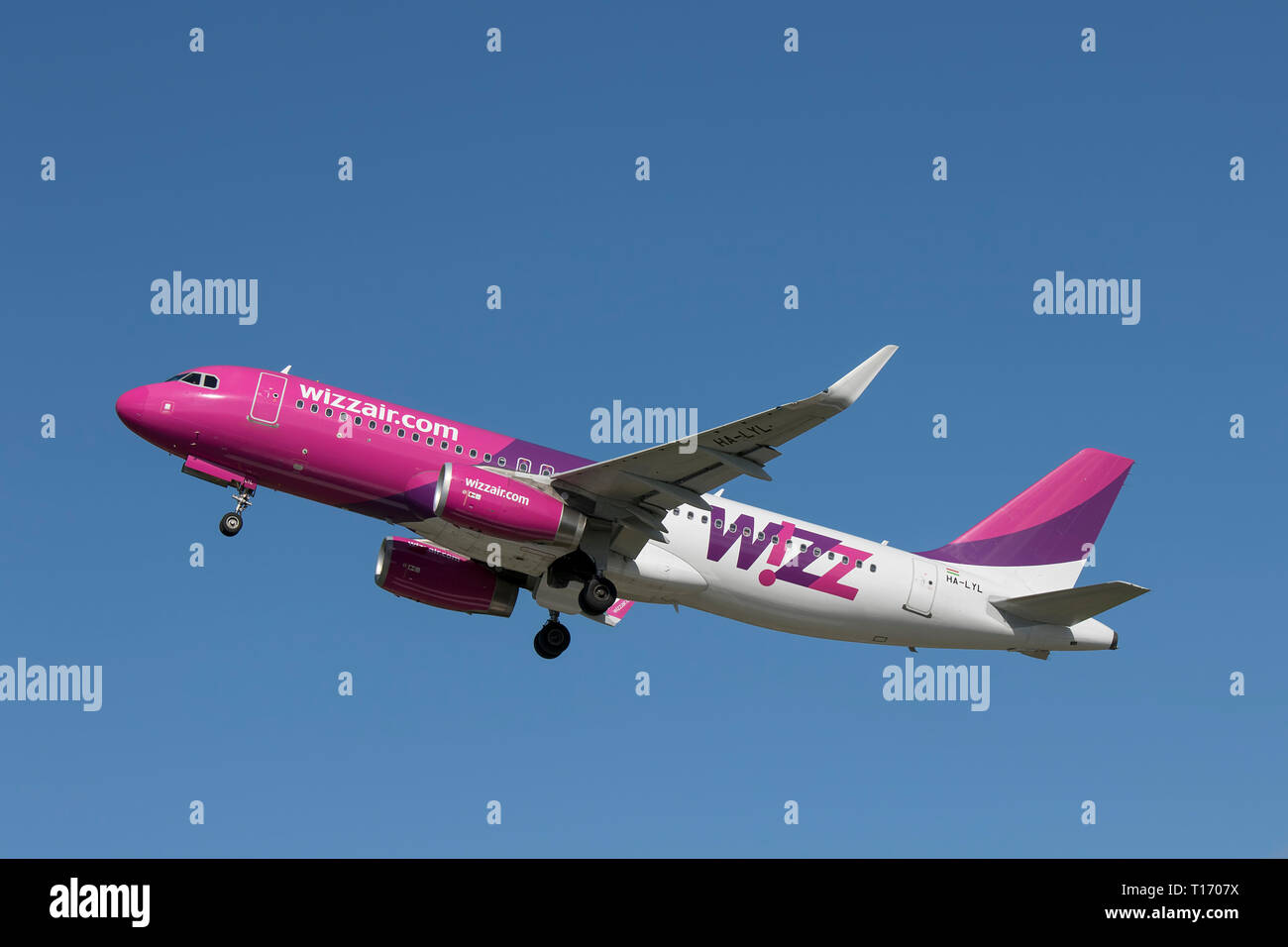 HA-LYL Airbus A320 della Wizzair in partenza dall'aeroporto di Bristol EGGD Marzo 2019 Foto Stock