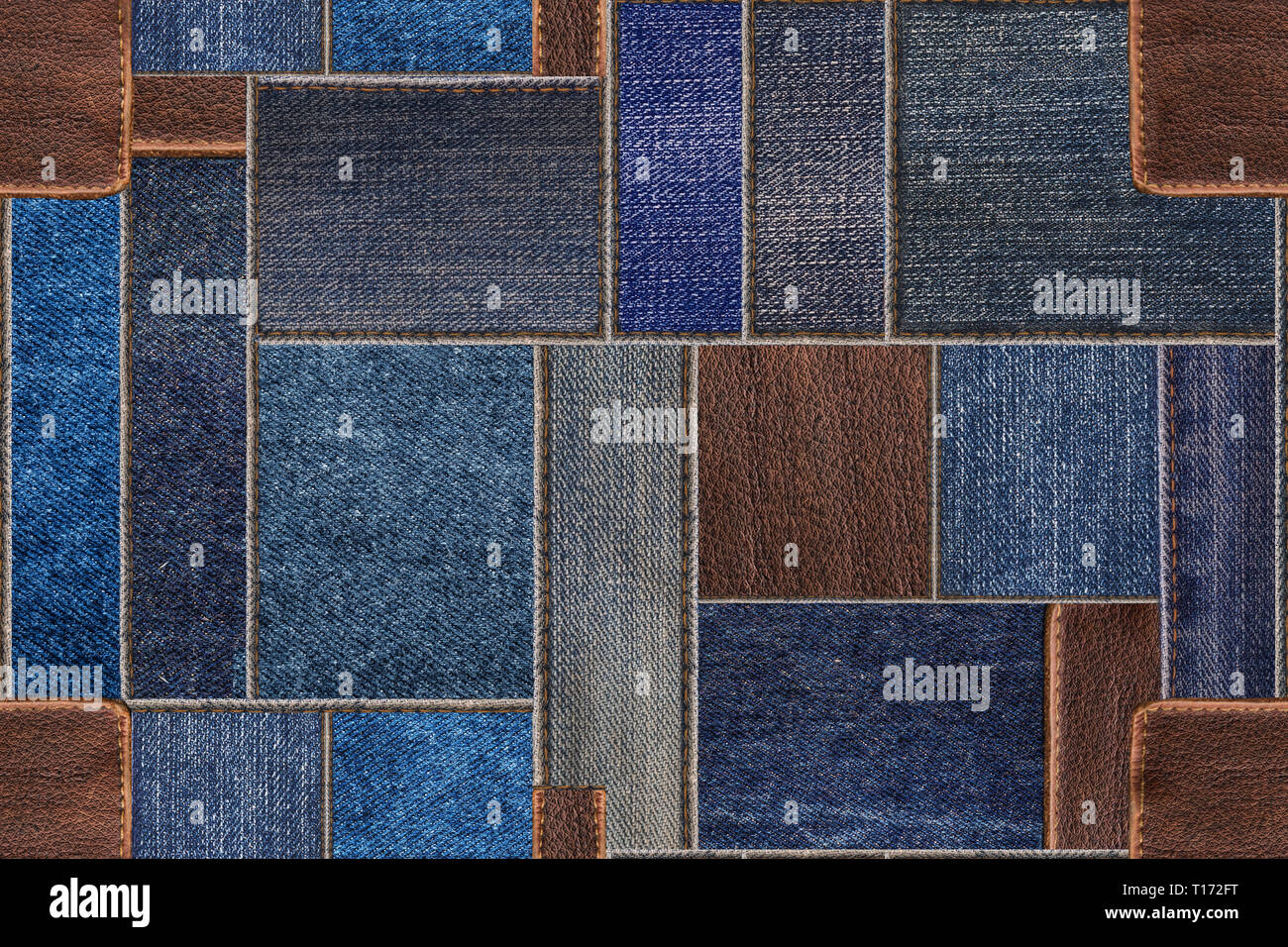 Seamless blue jeans denim patchwork con texture in pelle. Seamless pattern sfondo texture Foto Stock