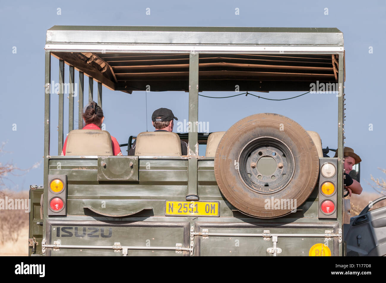 Retro del car targa, veicolo fuoristrada per turisti, Namibia Foto Stock