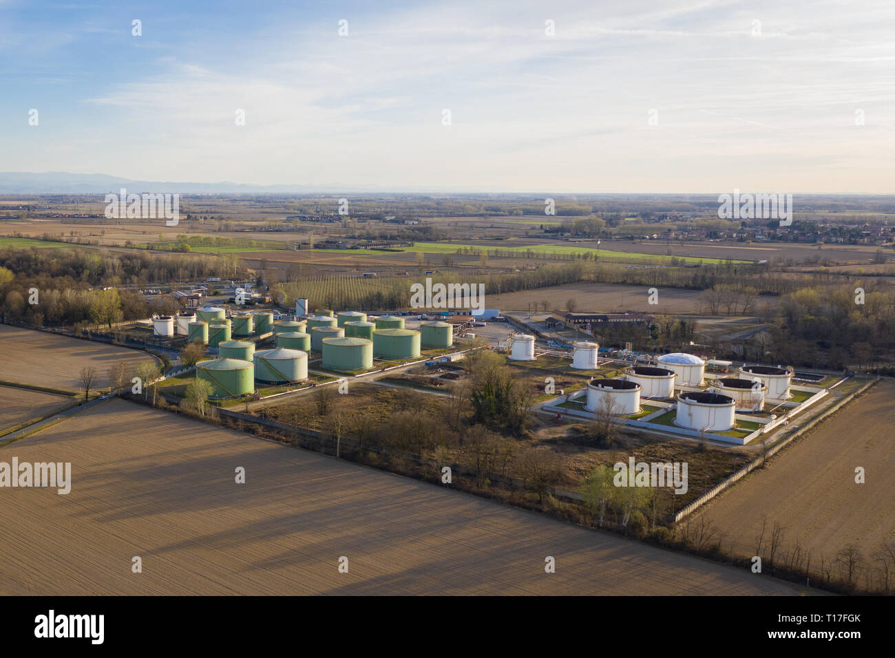 Vista aerea di stoccaggio dell'olio con una capacità di memorizzazione di circa 220.000 metri cubi, di storage e di gestione dei servizi per i prodotti petroliferi. Foto Stock