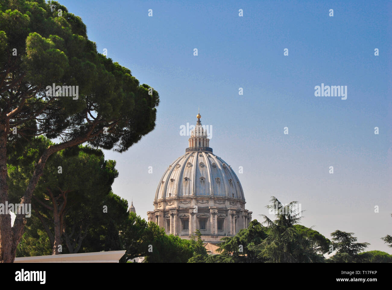 La cupola della basilica di San Pietro a Città del Vaticano Foto Stock