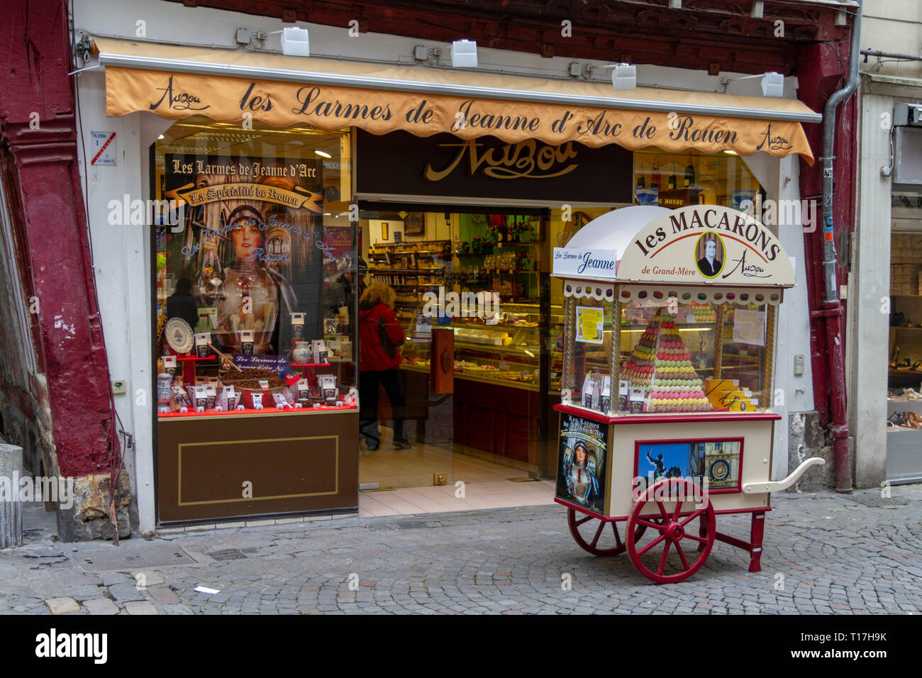 Il Auzou Chocolat Macaron/ Larmes de Jeanne d'Arc shop in Rouen, Seine-Maritime, Francia. Foto Stock