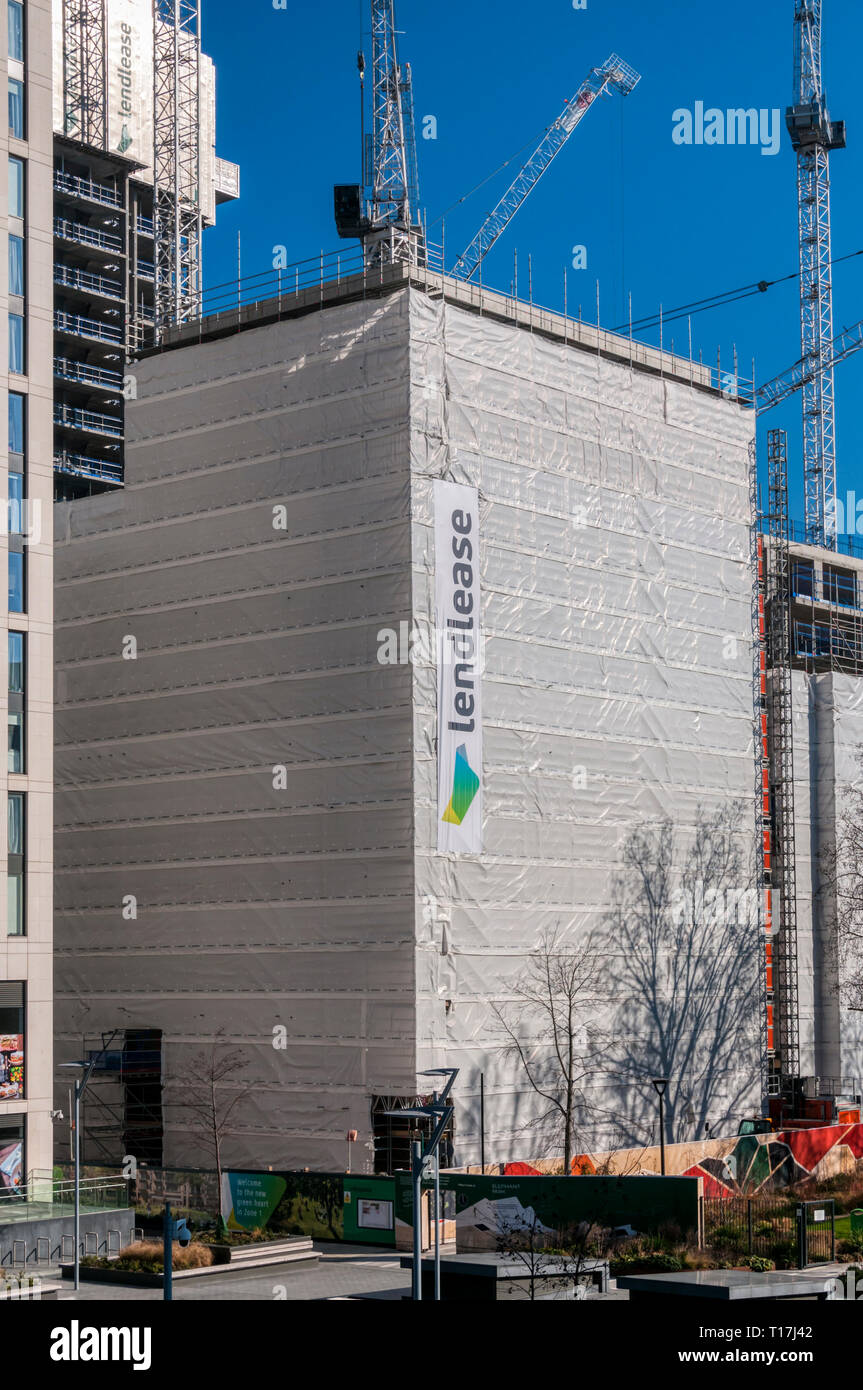 Segno Lendlease sul lato dell'edificio a Elephant & Castle, a sud di Londra. Foto Stock