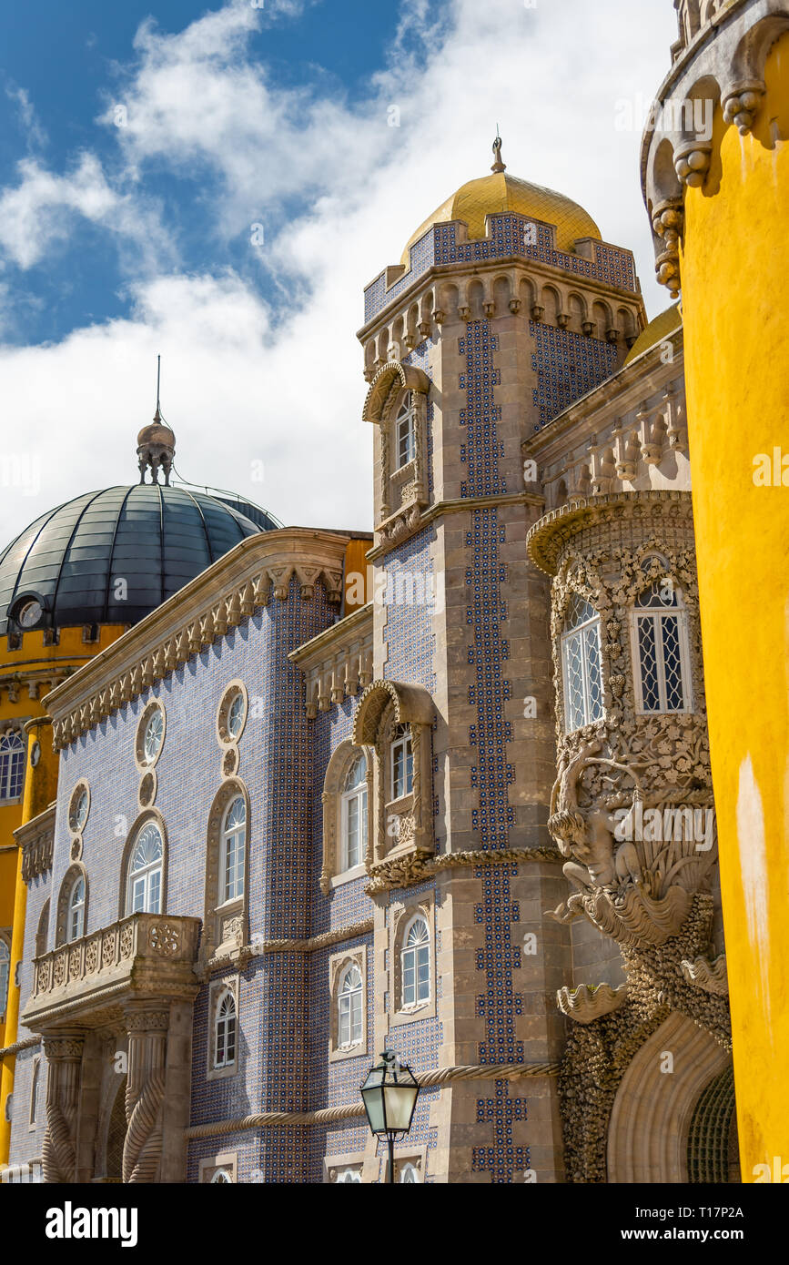 Pena Palace. Il palazzo è un sito Patrimonio Mondiale dell'UNESCO e una delle sette meraviglie del Portogallo. Sintra, Portogallo Foto Stock