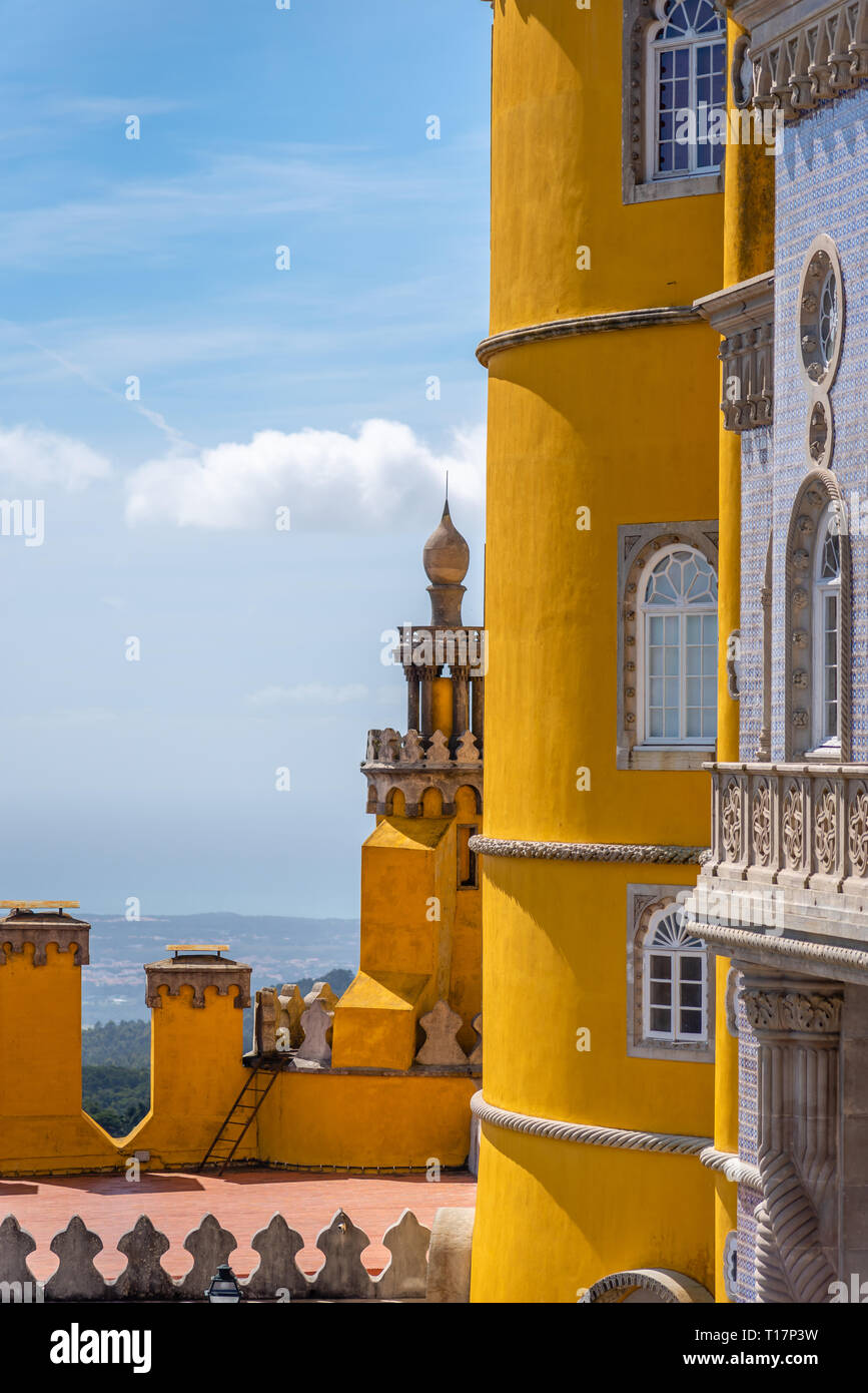 Pena Palace. Il palazzo è un sito Patrimonio Mondiale dell'UNESCO e una delle sette meraviglie del Portogallo. Sintra, Portogallo Foto Stock